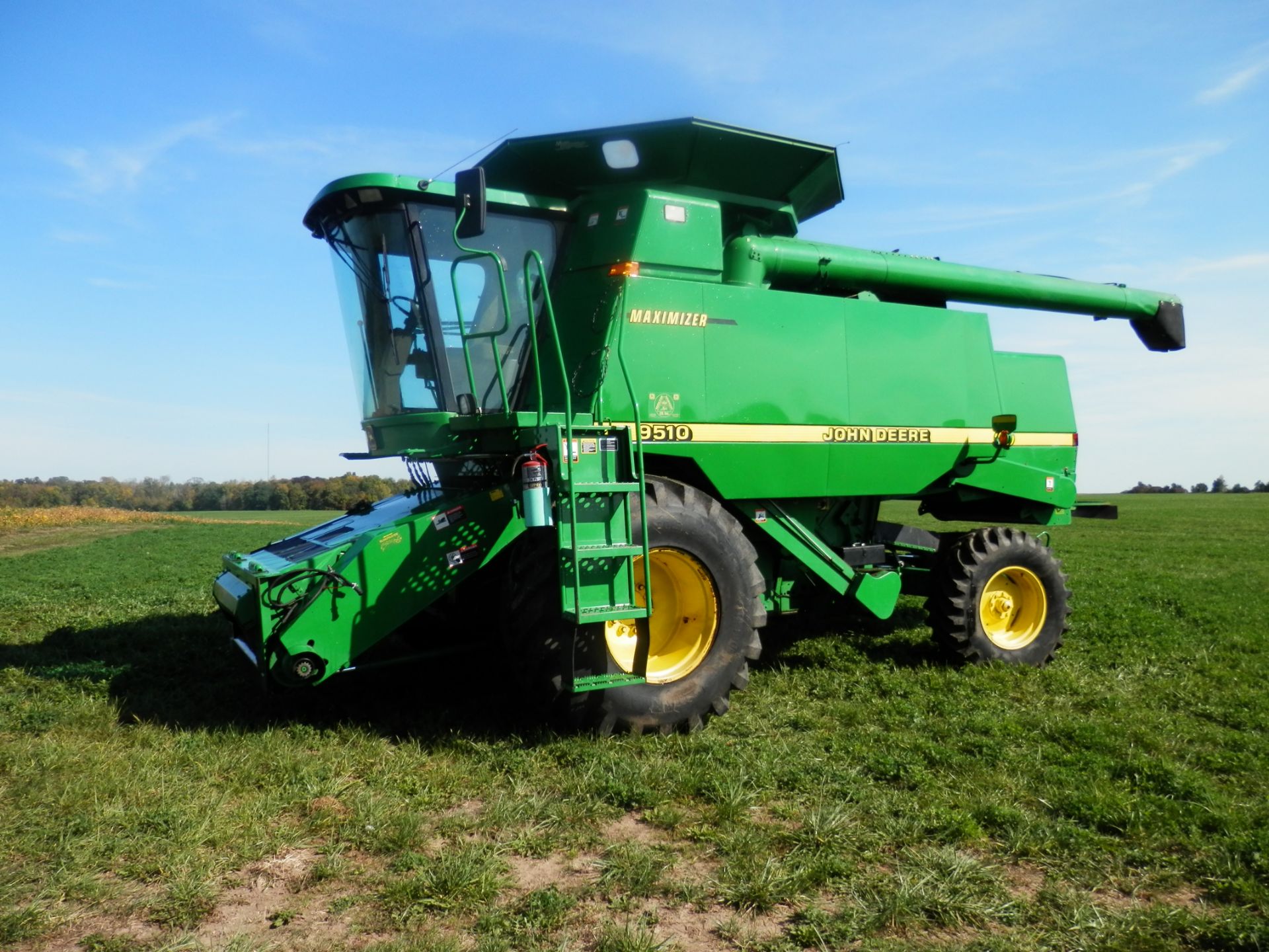 JOHN DEERE 9510 MAXIMIZER 2WD COMBINE-BASE UNIT ONLY