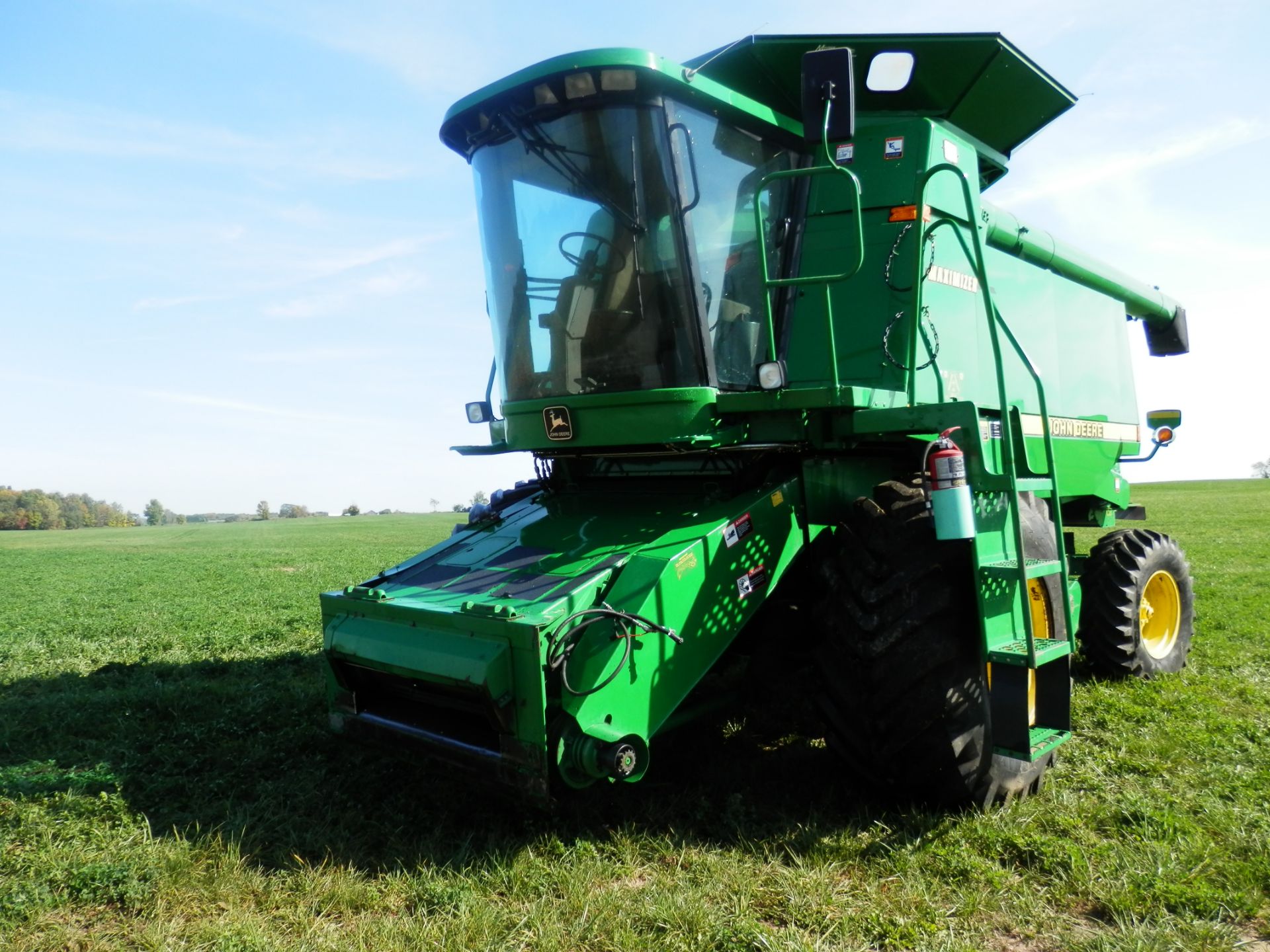 JOHN DEERE 9510 MAXIMIZER 2WD COMBINE-BASE UNIT ONLY - Image 2 of 22