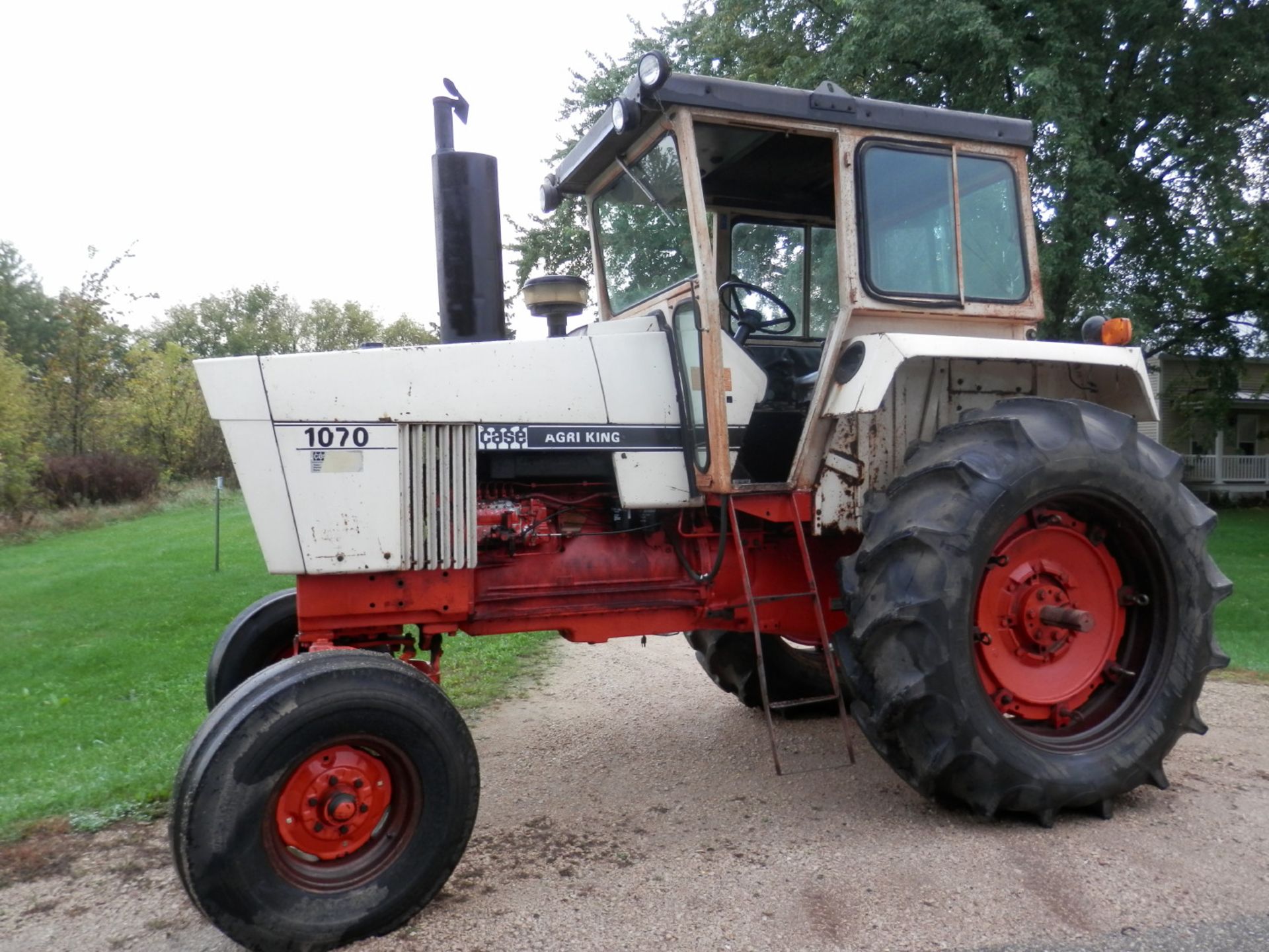 CASE 1070 TRACTOR