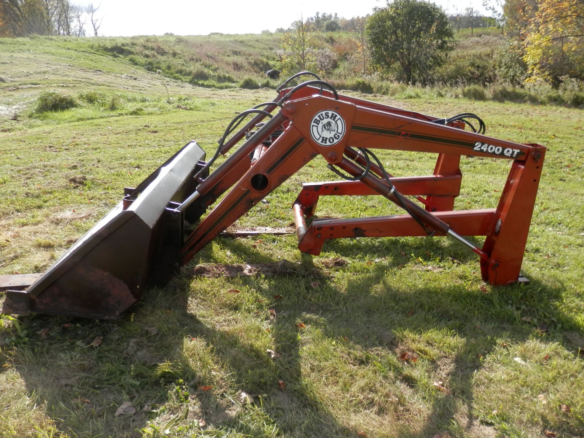 BUSH HOG 2400QT FARM TRACTOR LOADER - Image 5 of 6