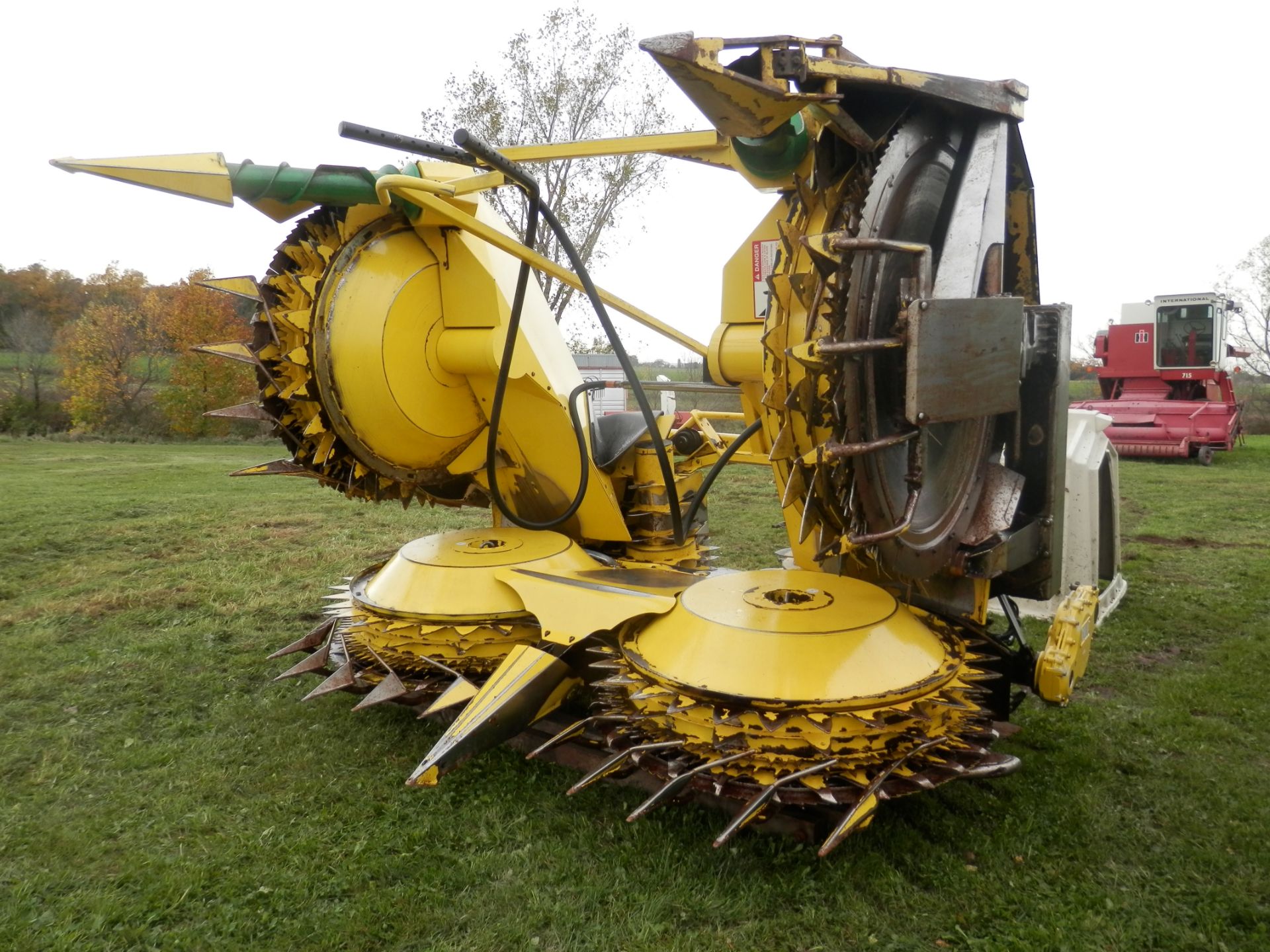 JOHN DEERE 678 8R BIG DRUM CORN HEAD (2012) - Image 2 of 6