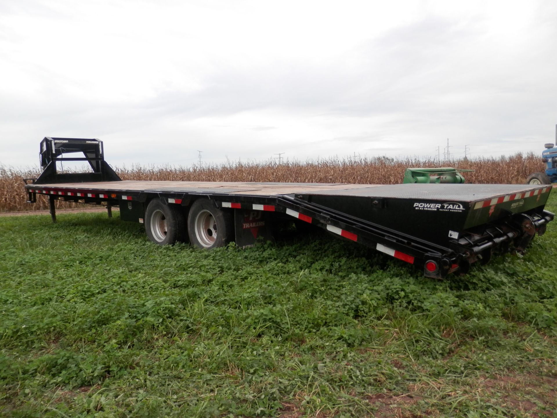 2019 PJ 32' GOOSENECK TRAILER - Image 2 of 9