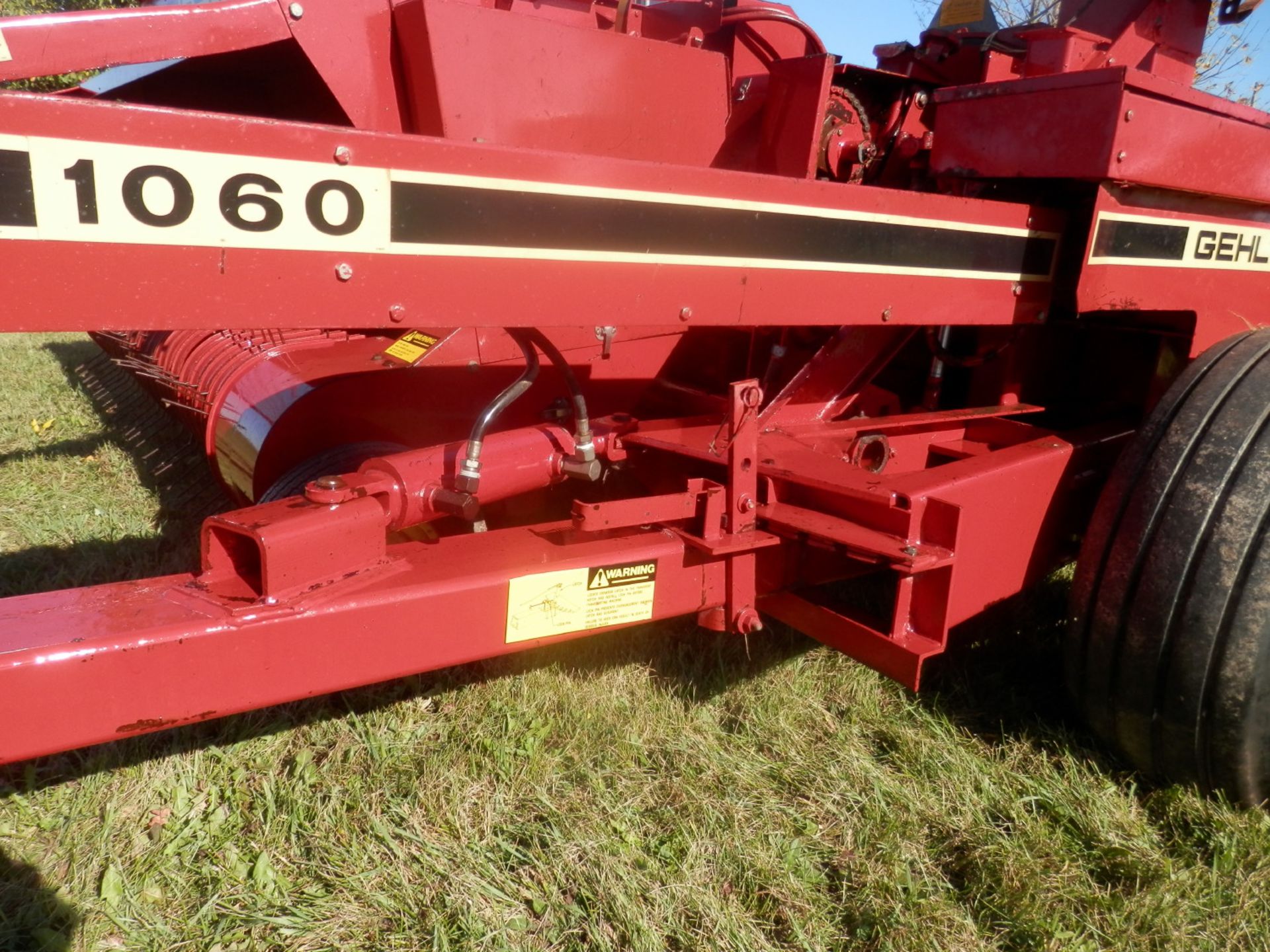 GEHL CB 1060 FORAGE CHOPPER w/GEHL HA 1210 HAYHEAD - Image 6 of 9