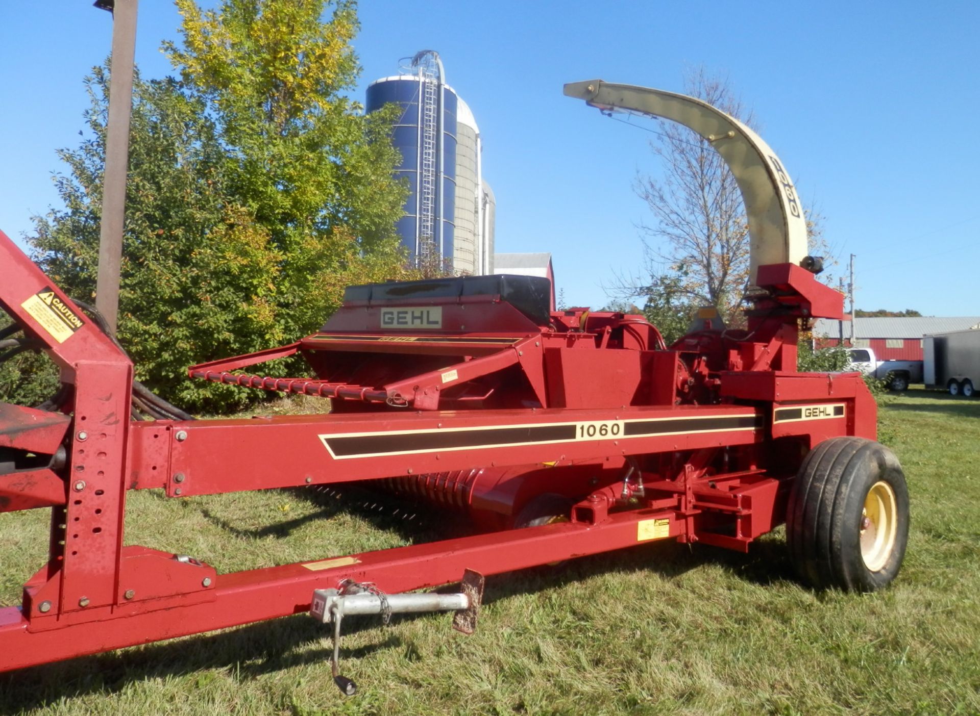 GEHL CB 1060 FORAGE CHOPPER w/GEHL HA 1210 HAYHEAD