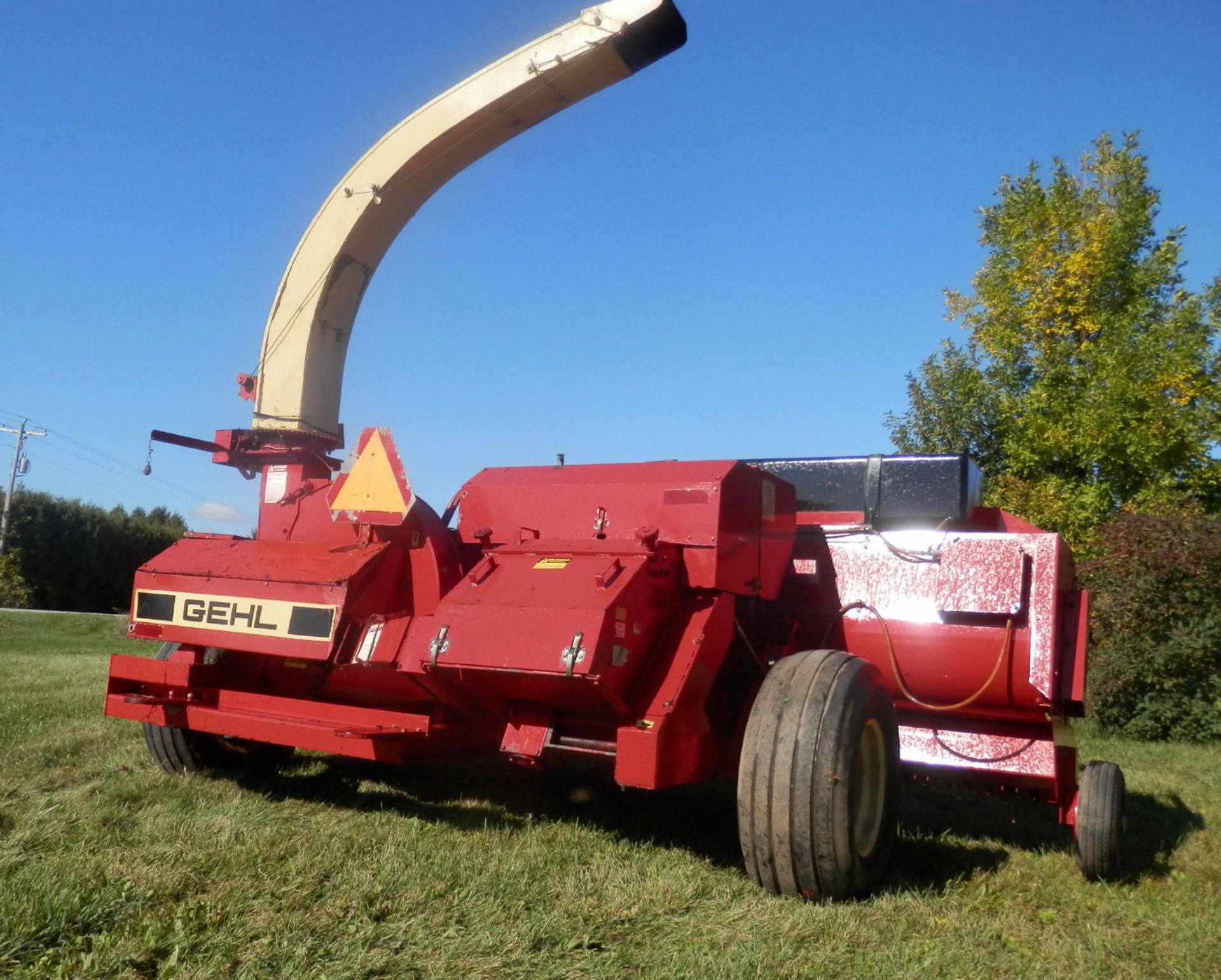 GEHL CB 1060 FORAGE CHOPPER w/GEHL HA 1210 HAYHEAD - Image 7 of 9