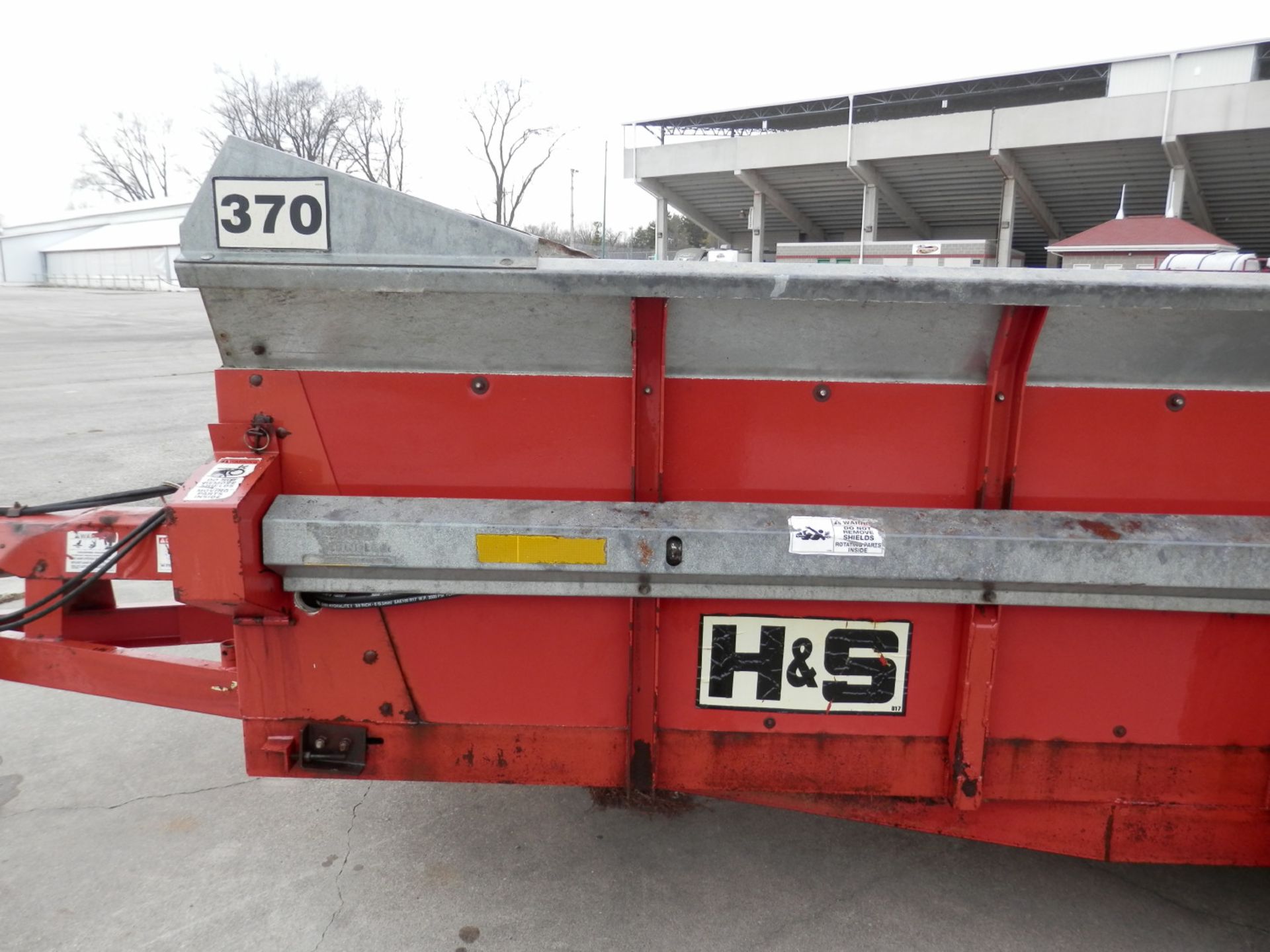 H&S 370 TANDEM AXLE BOX MANURE SPREADER - Image 9 of 9