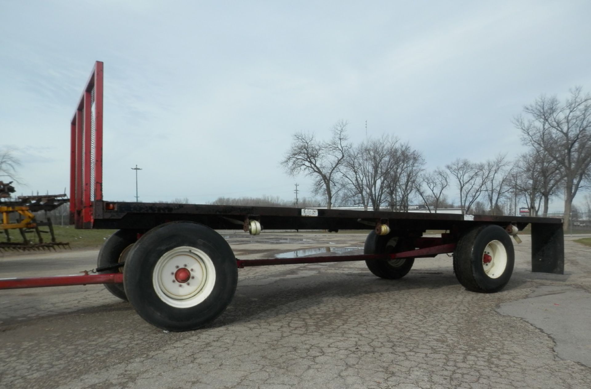 HD BIG BALE WAGON ON H&S X1704 GEAR