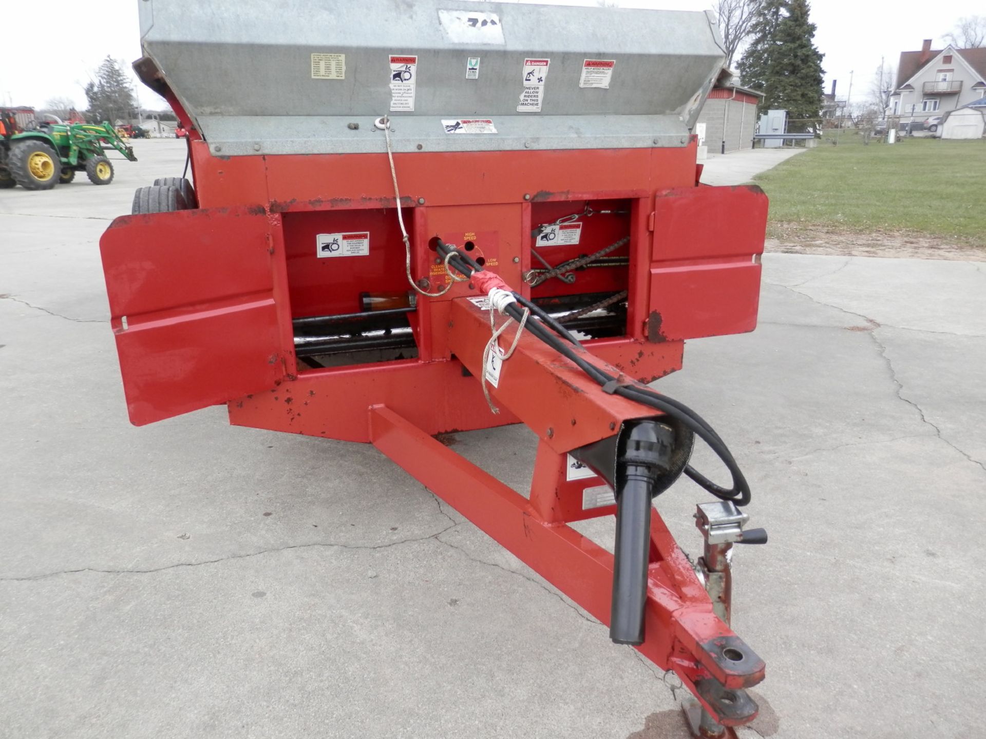 H&S 370 TANDEM AXLE BOX MANURE SPREADER - Image 4 of 9