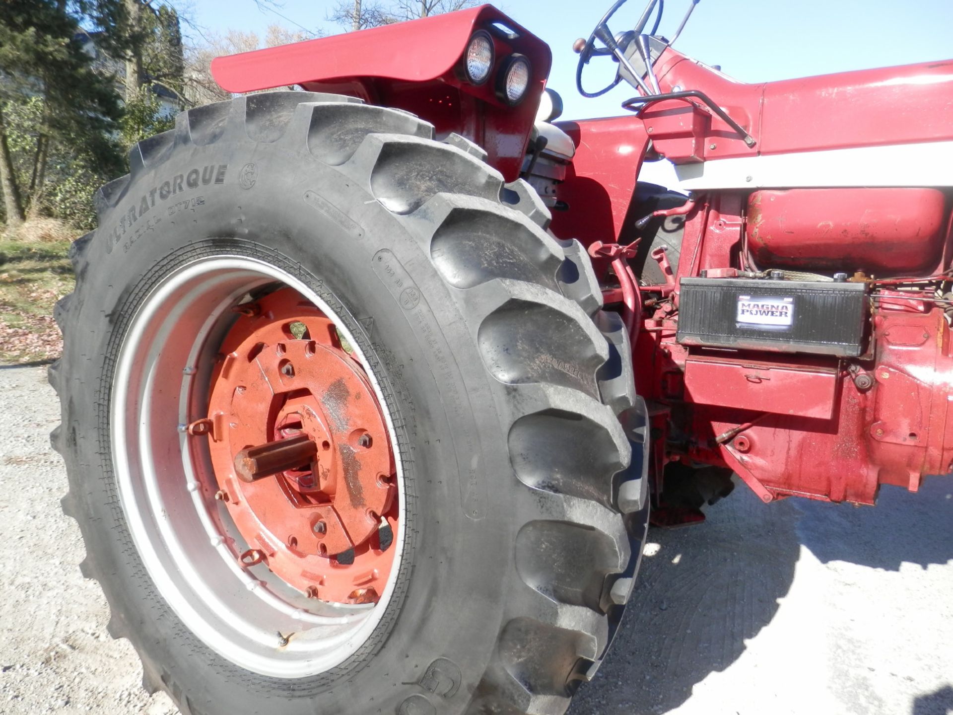 IH FARMALL 856 2WD TRACTOR - Image 14 of 19