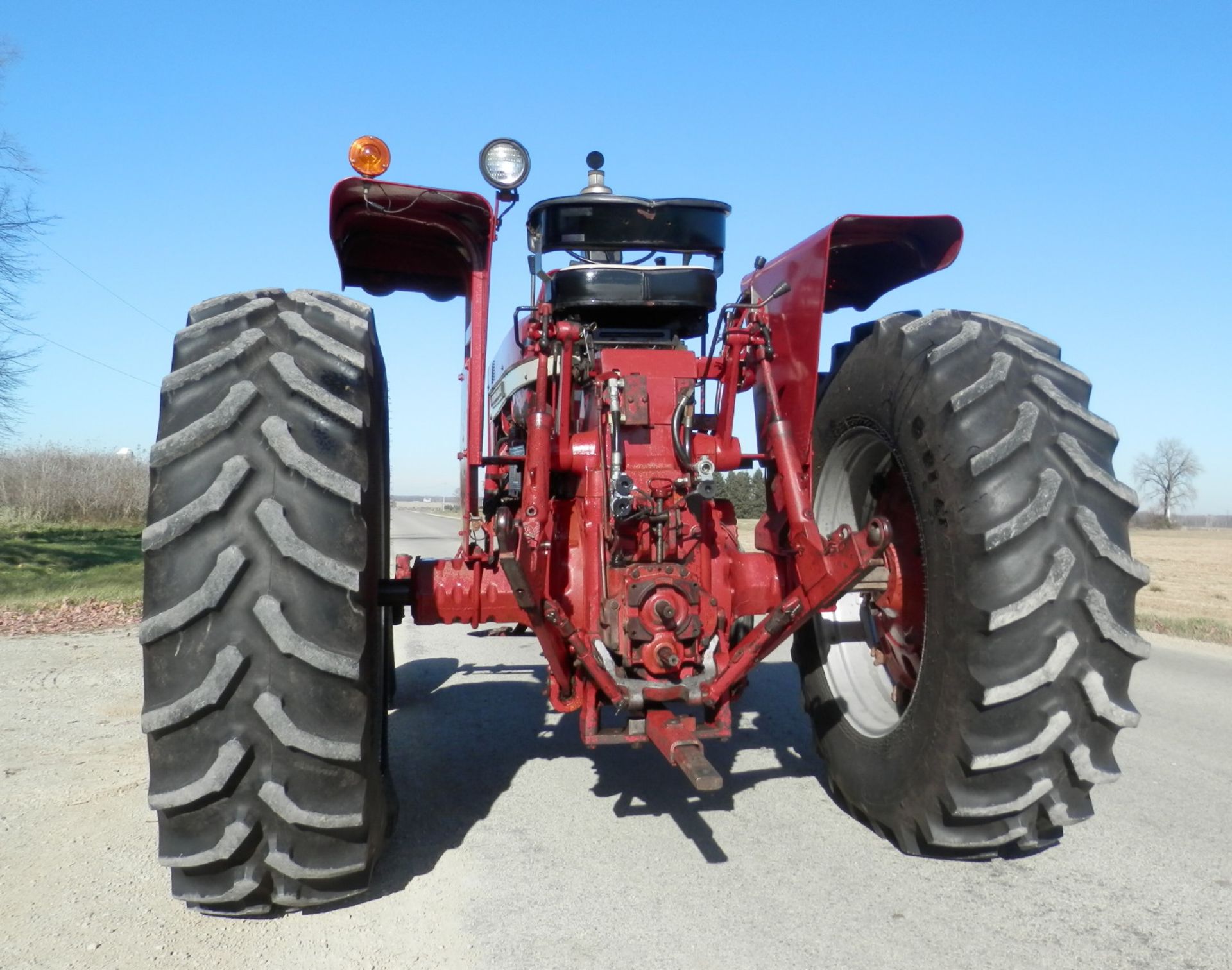 IH FARMALL 856 2WD TRACTOR - Image 8 of 19