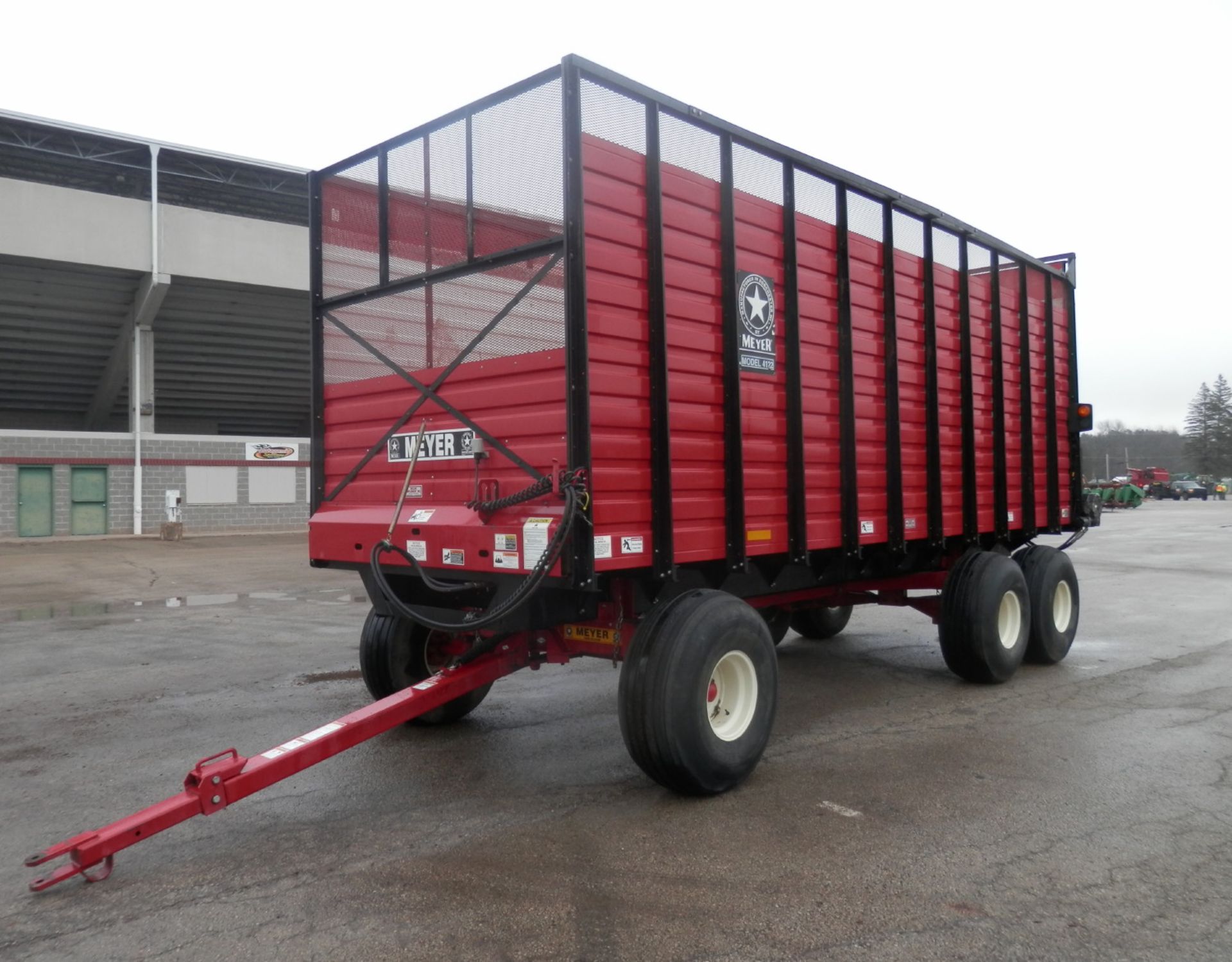 MEYER MDL 4122 22' REAR UNLOAD FORAGE BOX - Image 2 of 11