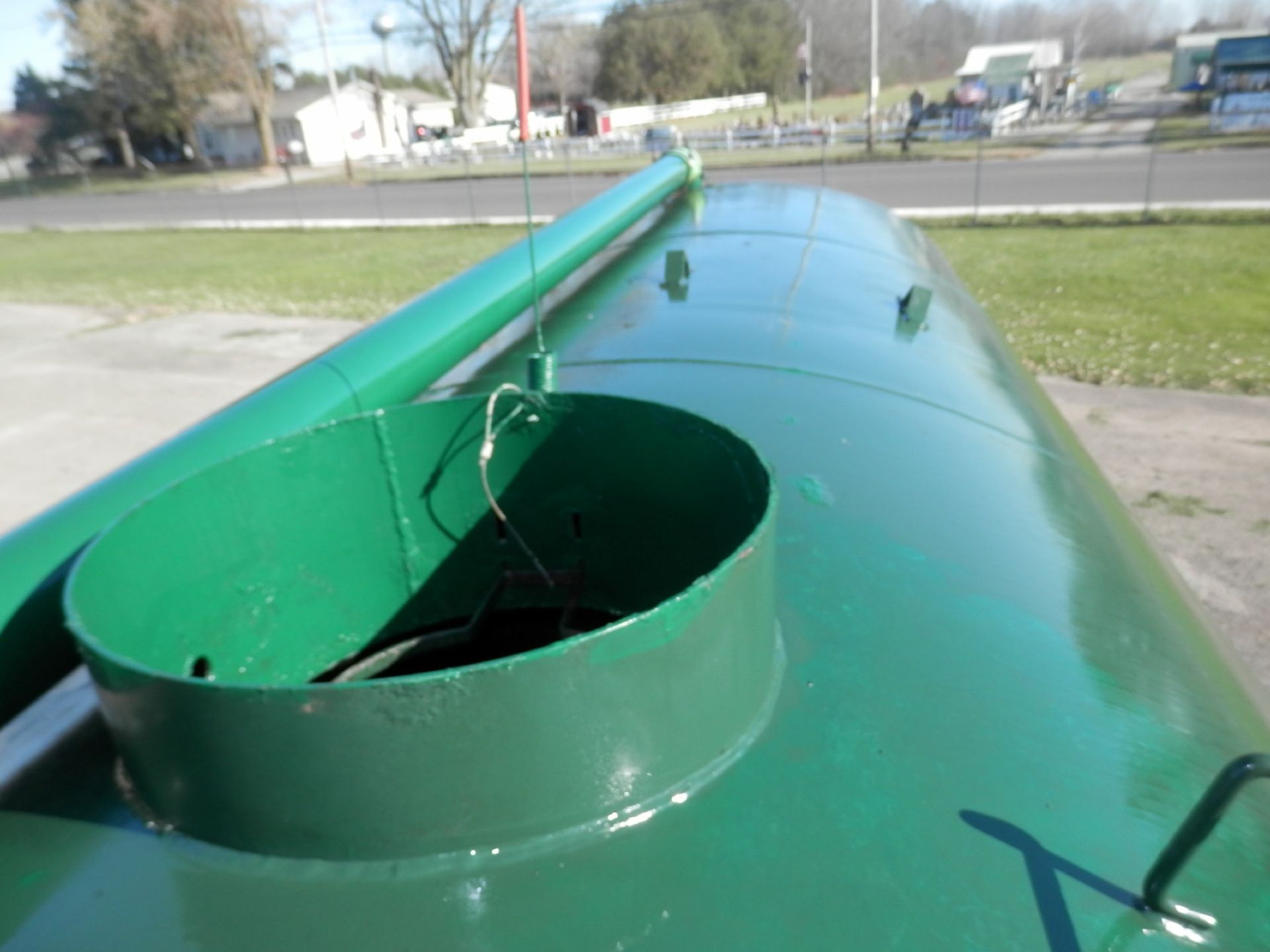 HUSKY 3000 GAL TANDEM AXLE MANURE TANKER - Image 11 of 19