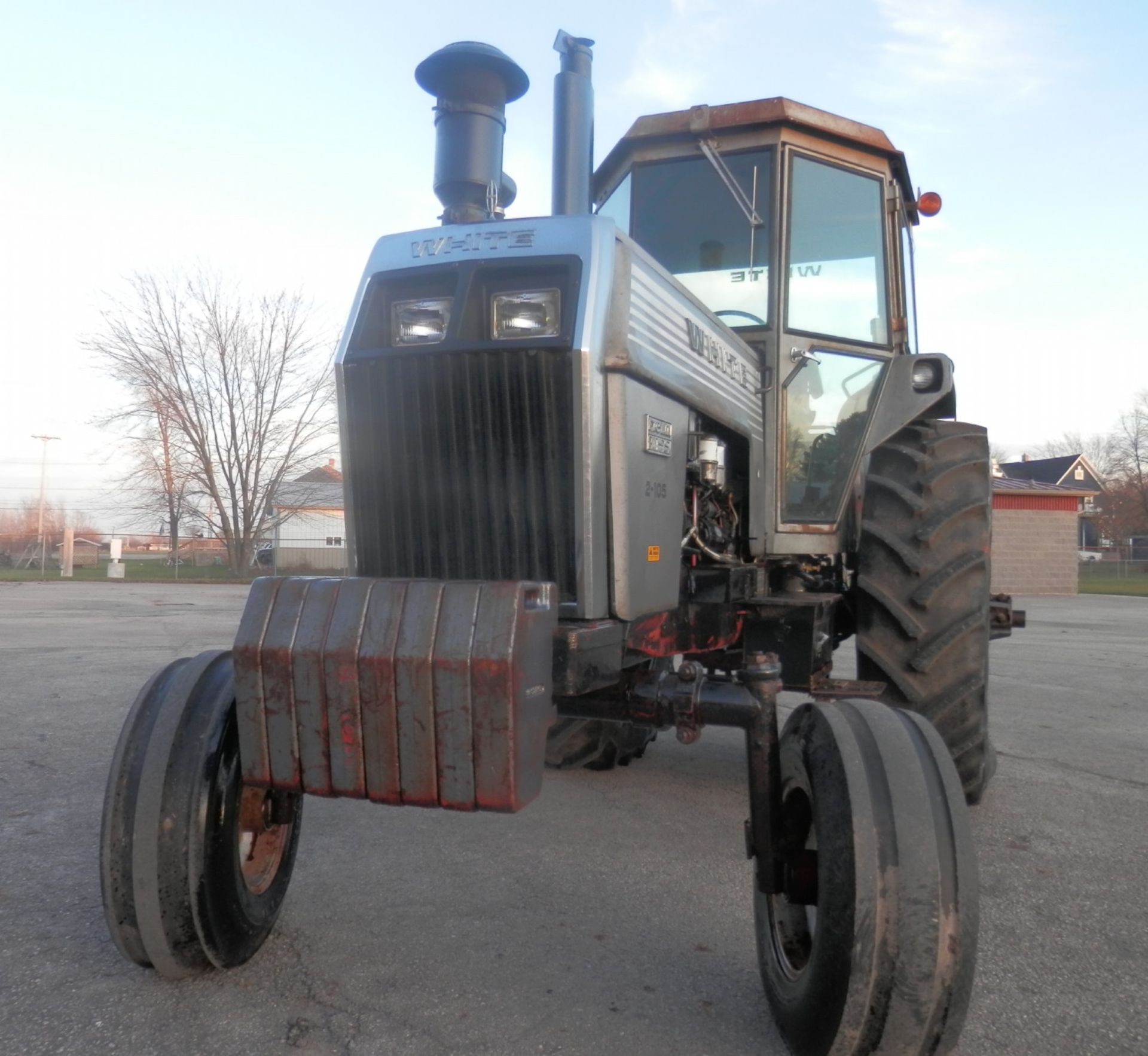 WHITE 2-105 2WD CAB TRACTOR - Image 2 of 14