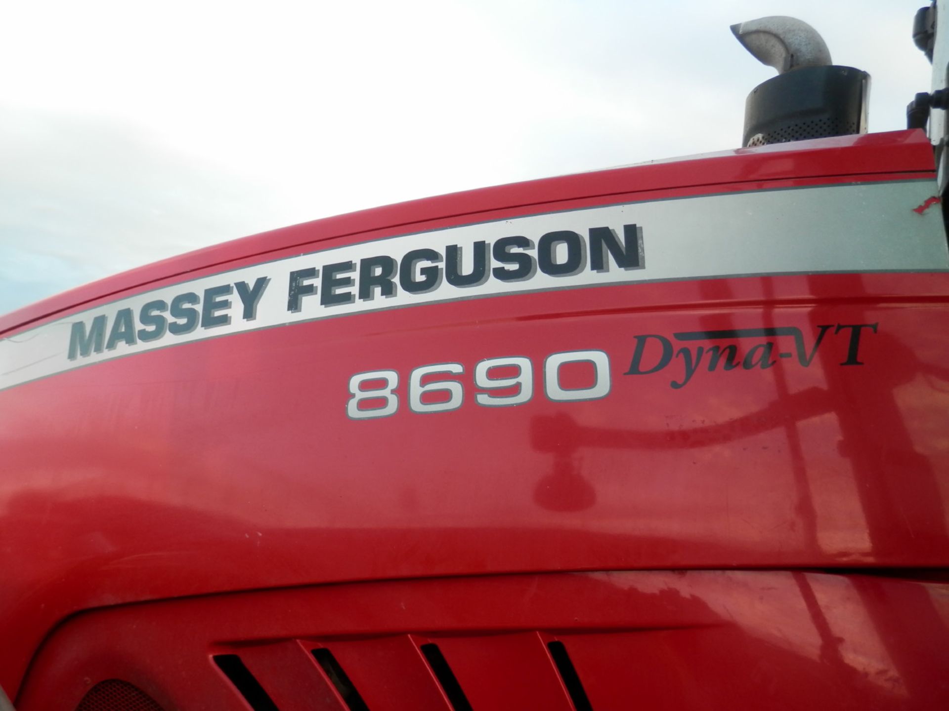MASSEY FERGUSON 8690 DYNA VT MFWD TRACTOR - Image 14 of 22