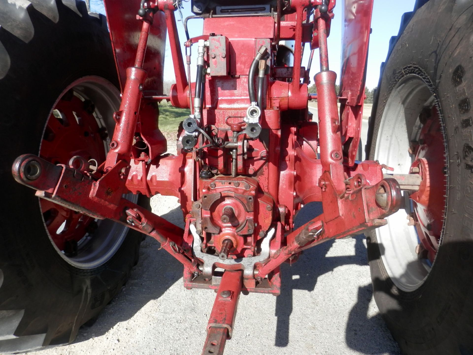 IH FARMALL 856 2WD TRACTOR - Image 9 of 19