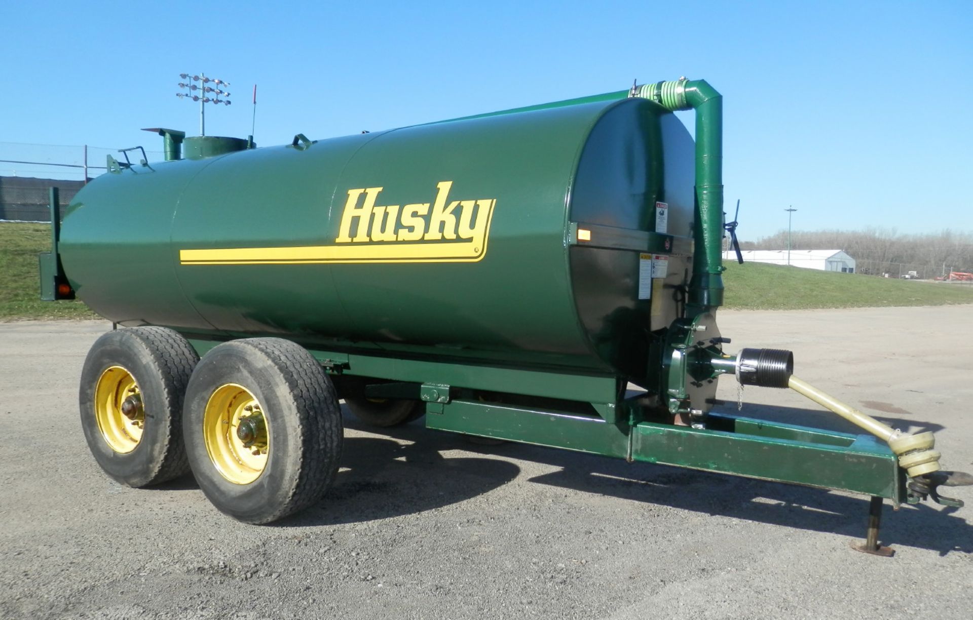 HUSKY 3000 GAL TANDEM AXLE MANURE TANKER