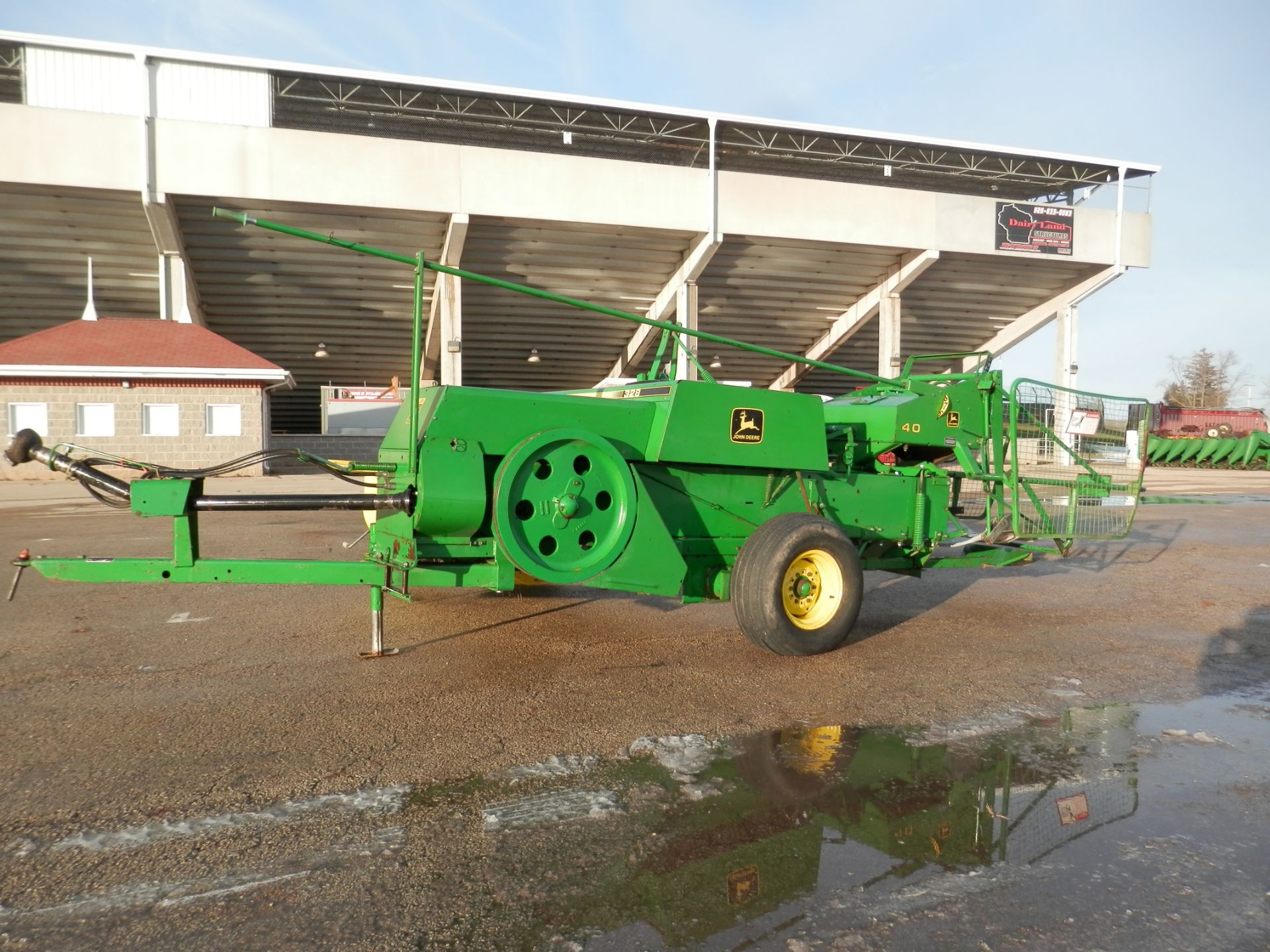 JOHN DEERE 328 BALER w/40 HYD. EJECTOR - Image 4 of 15