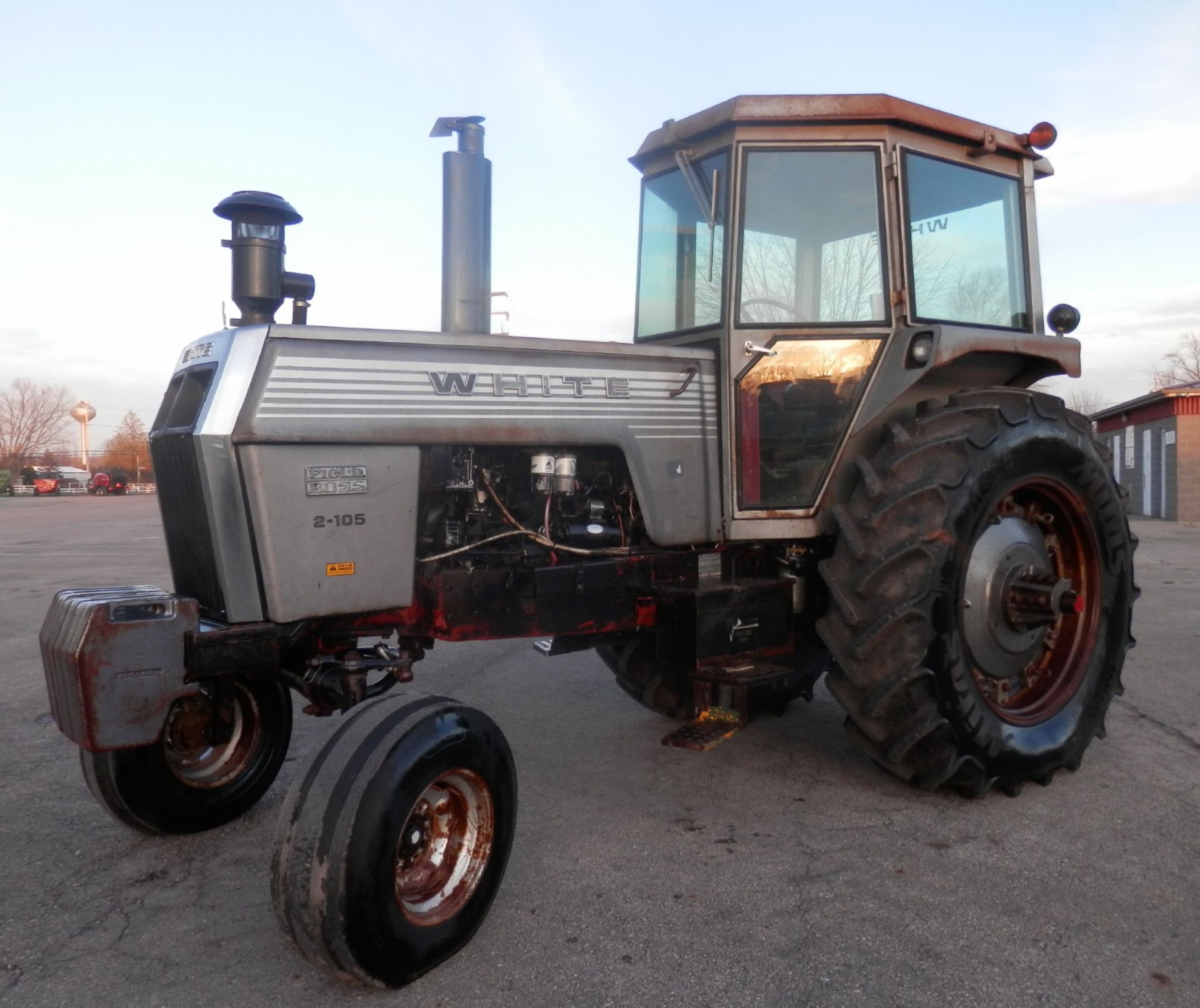 WHITE 2-105 2WD CAB TRACTOR