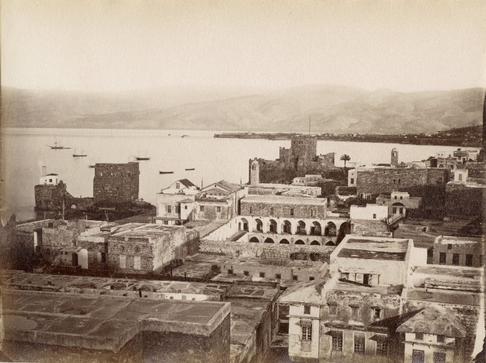 Félix BONFILS (1831-1885) et Dimitri TARAZI (att.)Beyrouth, Baalbek, le Temple de Jupiter, village