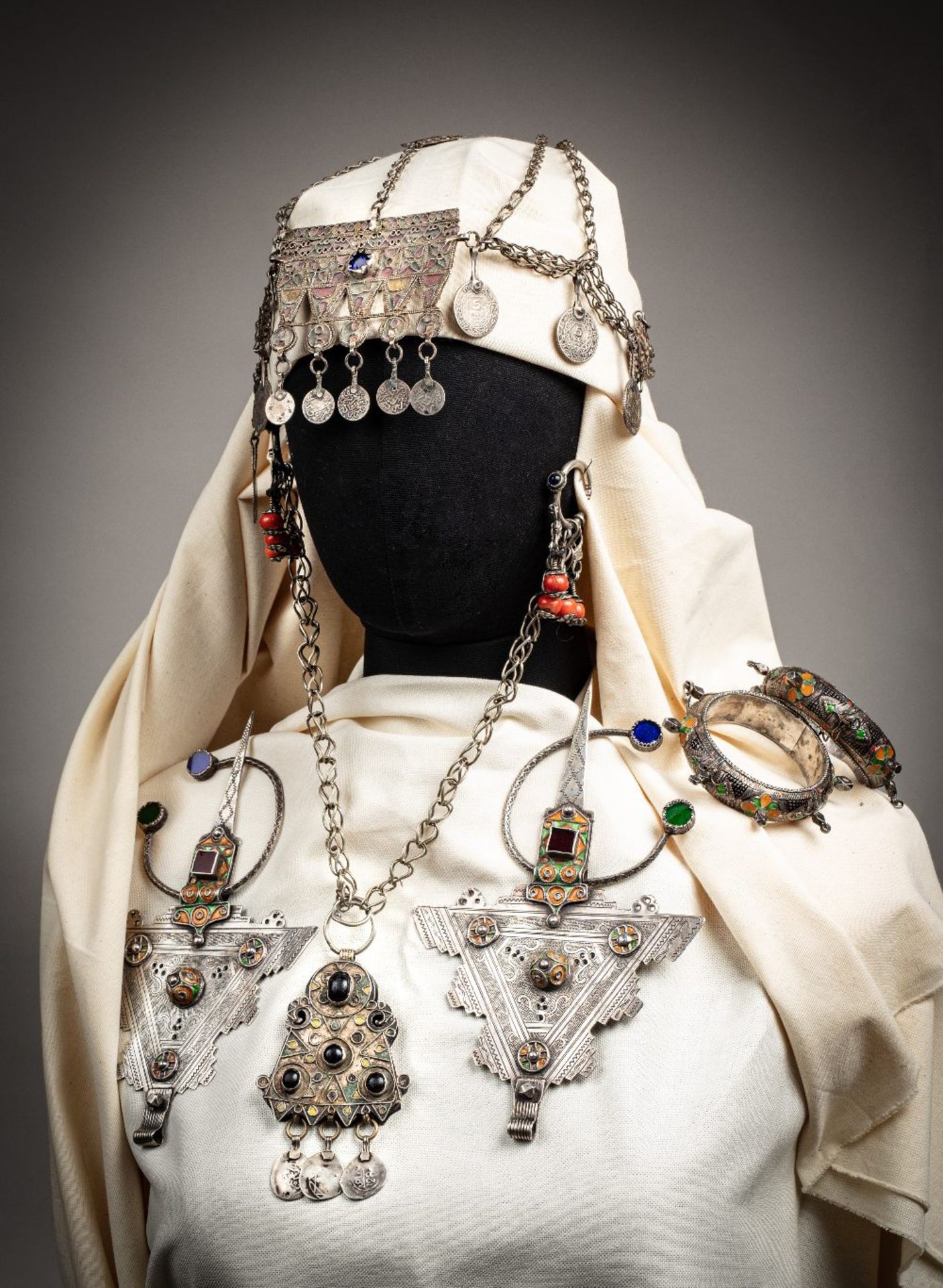 Parure de tête TalgamutSud du Maroc, tribu des Aït Ouaouzguit, vers 1930Parure frontale en argent