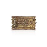 Ornement nasrideEspagne, XIVème - XVème siècleBoucle de ceinture en métal bronzé à décor ciselé,
