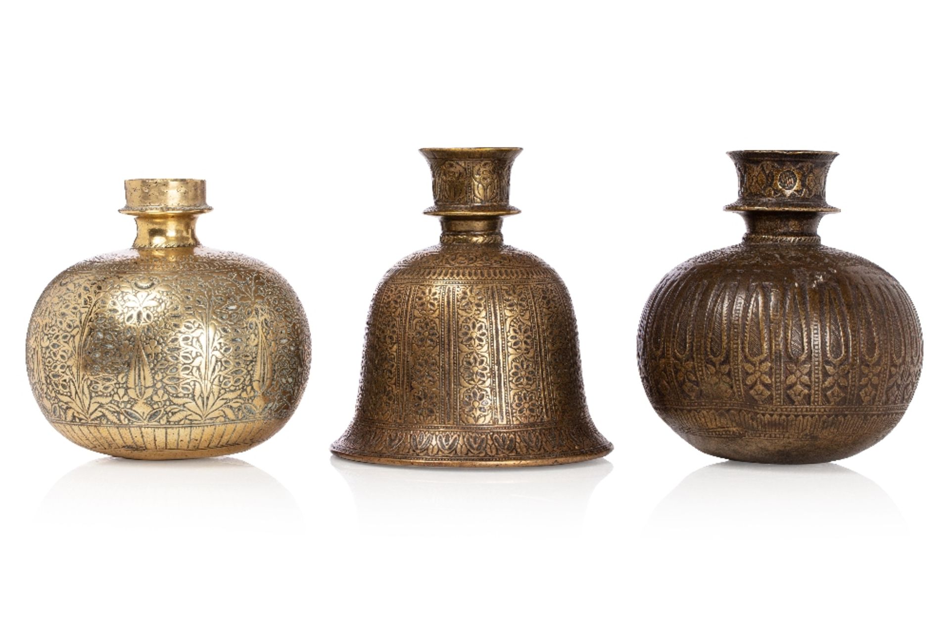 Trois hukka du DeccanInde, XVIIIe et XIXe sièclesDeux à panse globulaire et une campaniforme en