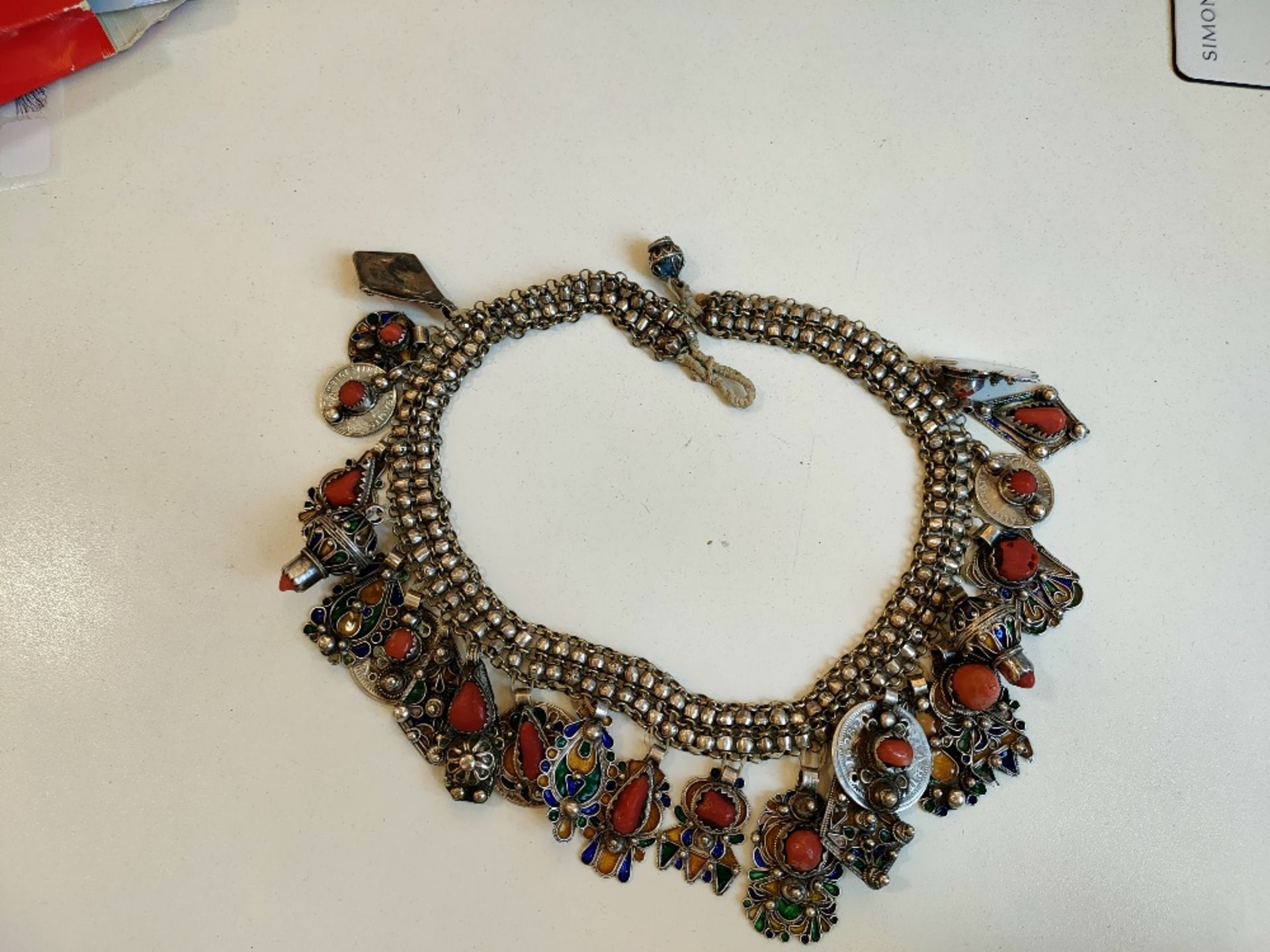 Collier KabyleAlgérie, Grande Kabylie, vers 1920Collier de la tribu des Beni Yeni En argent, corail, - Bild 2 aus 2