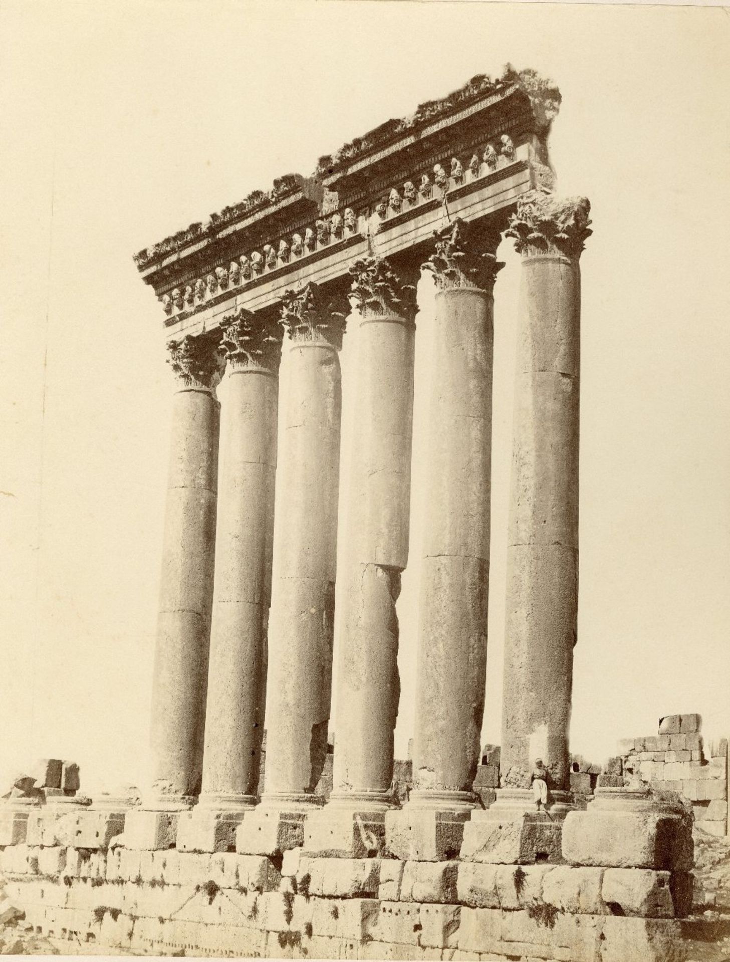 Baalbek, LibanVue générale du site : temple de Jupiter, sanctuaire de Bacchus, c. 1870 6 tirages