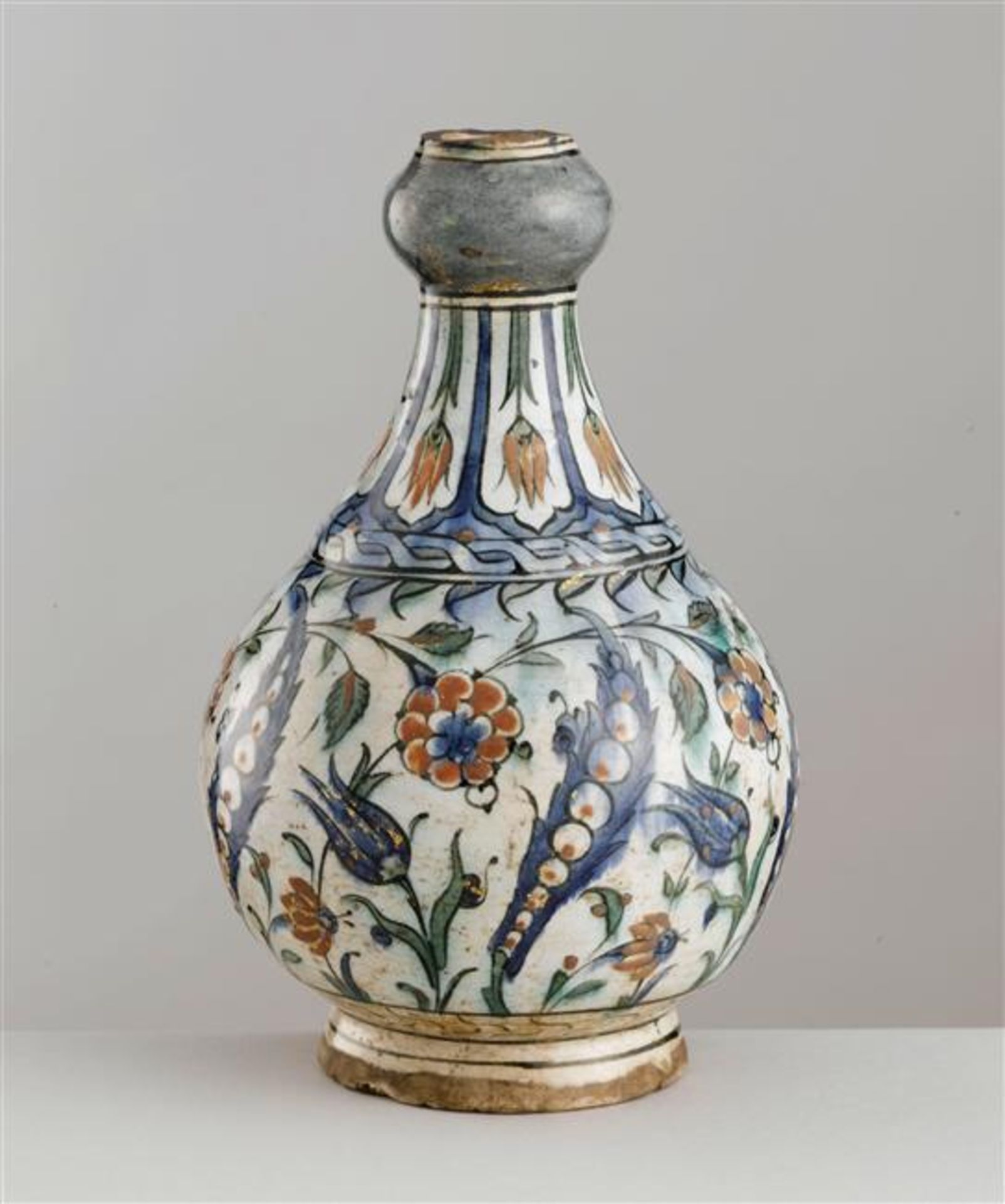 Bouteille Samson d'après un modèle Iznik conservé à EcouenParis, vers 1880Grande bouteille aux - Bild 4 aus 4