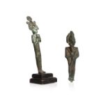 Lot de deux statuettes d'OsirisBronze à patine verte et crouteuse Plume, visage et pieds manquant