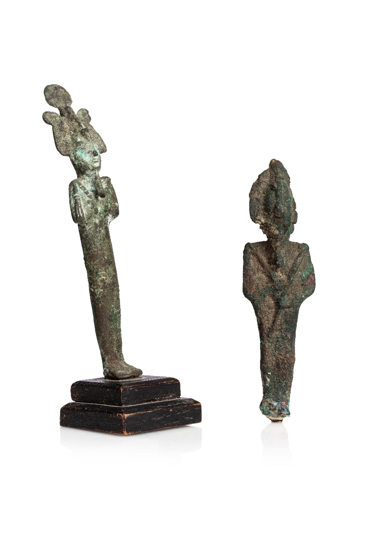 Lot de deux statuettes d'OsirisBronze à patine verte et crouteuse Plume, visage et pieds manquant