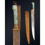 Grand PeshkabzInde, XIXe siècleEpée courte à poignée à deux plaquettes en jadéite, soie et garde