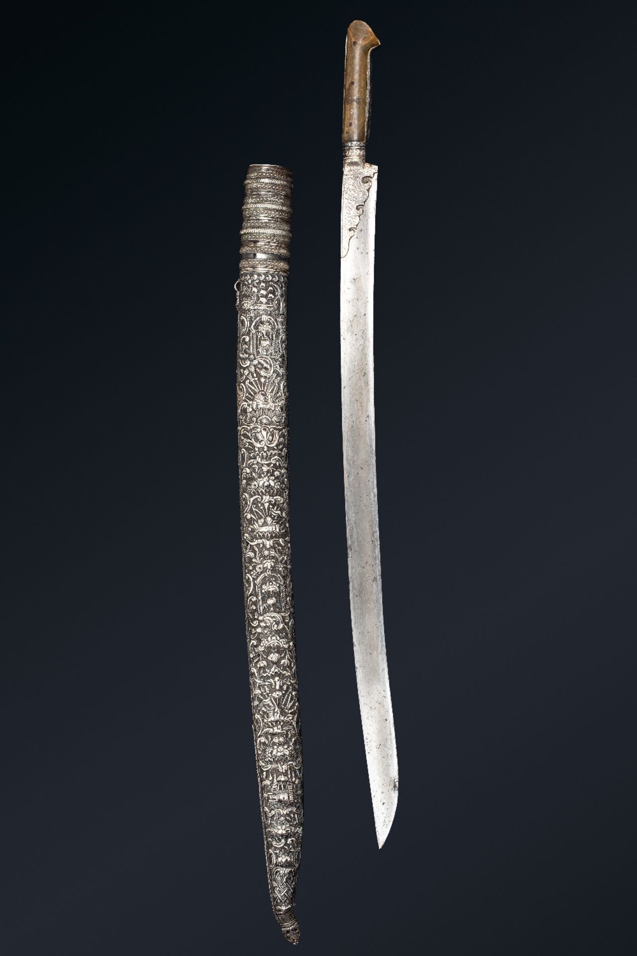 Beau YataganEmpire ottoman, vers 1830.Sabre à poignée en corne, forte lame en acier, garde et soie - Bild 4 aus 4