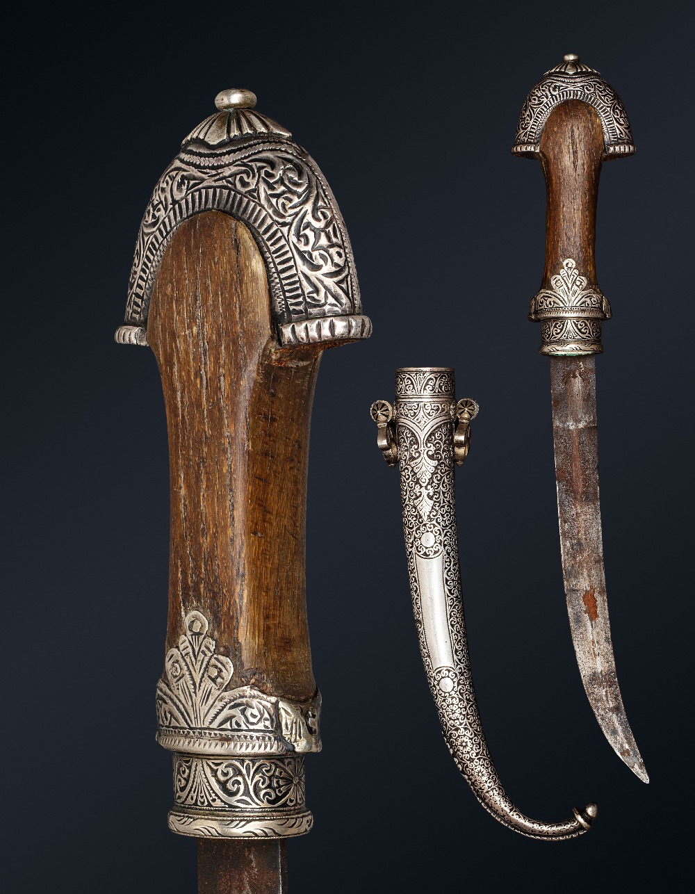 KoumiyyaMaroc, XIXe siècleA lame en acier à double tranchant, légèrement courbe, à poignée en