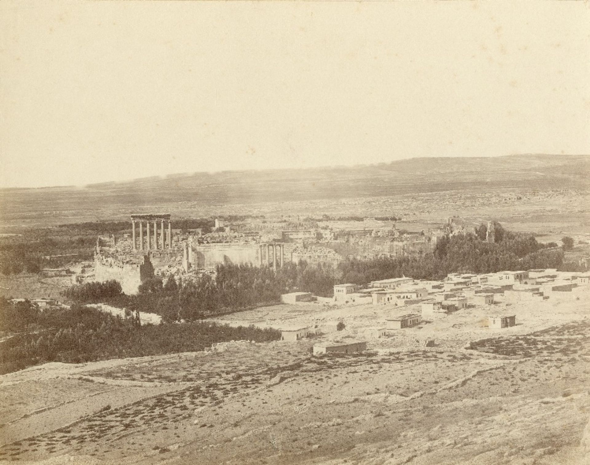 Baalbek, LibanVue générale du site : temple de Jupiter, sanctuaire de Bacchus, c. 1870 6 tirages - Image 2 of 3