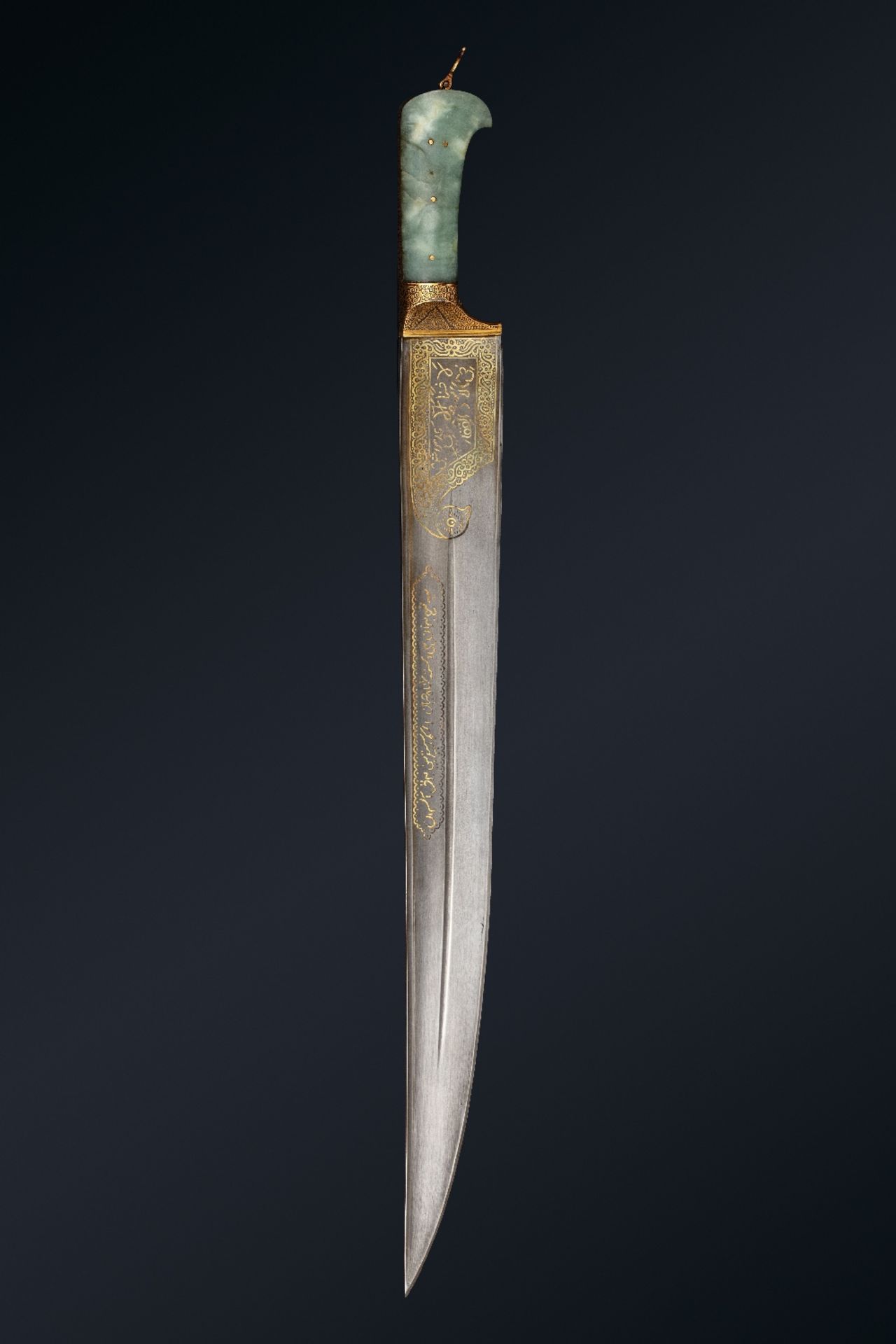 Grand PeshkabzInde, XIXe siècleEpée courte à poignée à deux plaquettes en jadéite, soie et garde - Image 3 of 6