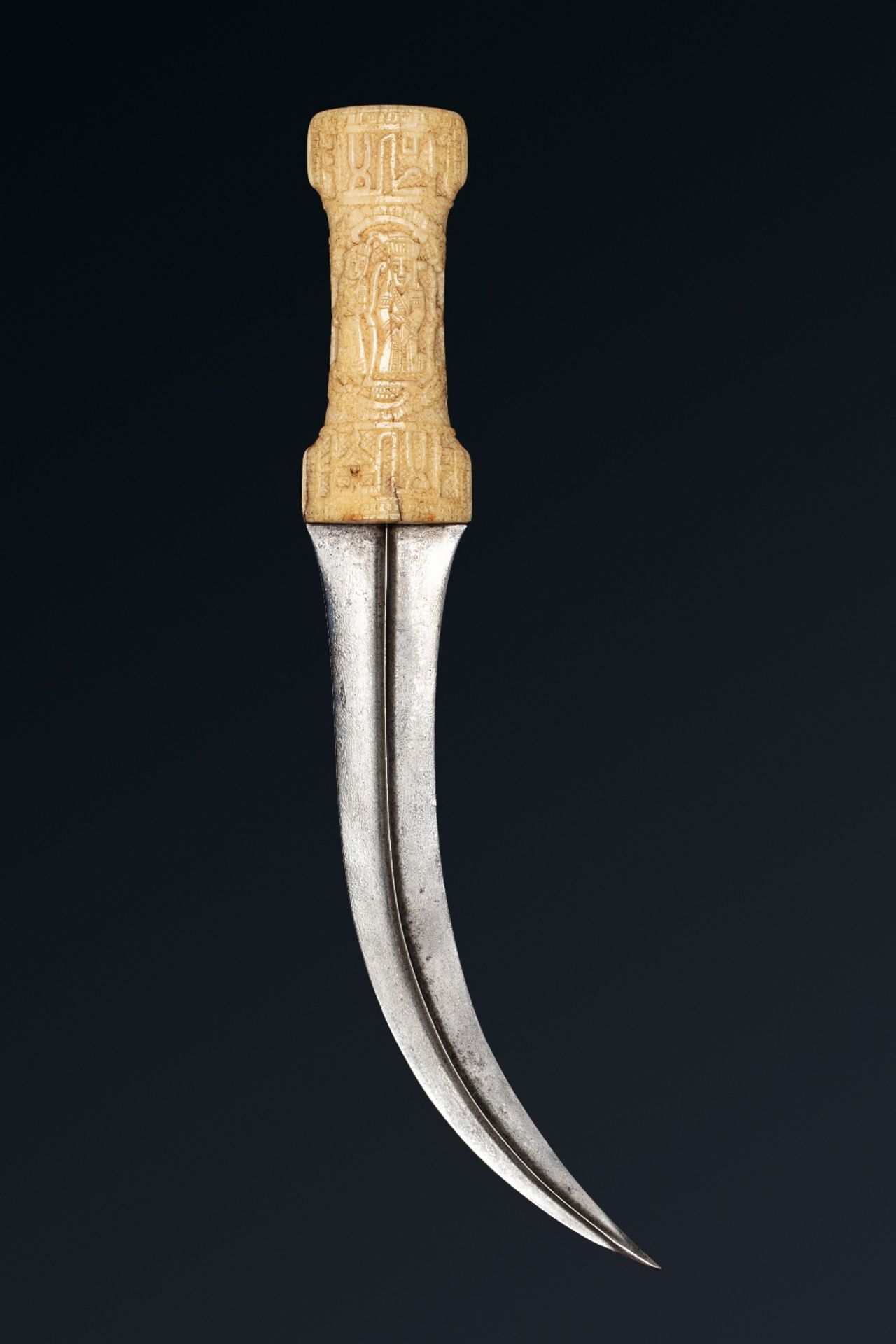 Jembiya QajarIran, XIXe sièclePoignard à poignée en ivoire de morse, à forte lame courbe en acier - Bild 2 aus 4