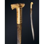 Beau Yatagan ottomanTurquie daté 1268H. (=1851)A poignée à oreillettes en ivoire de morse décorée de