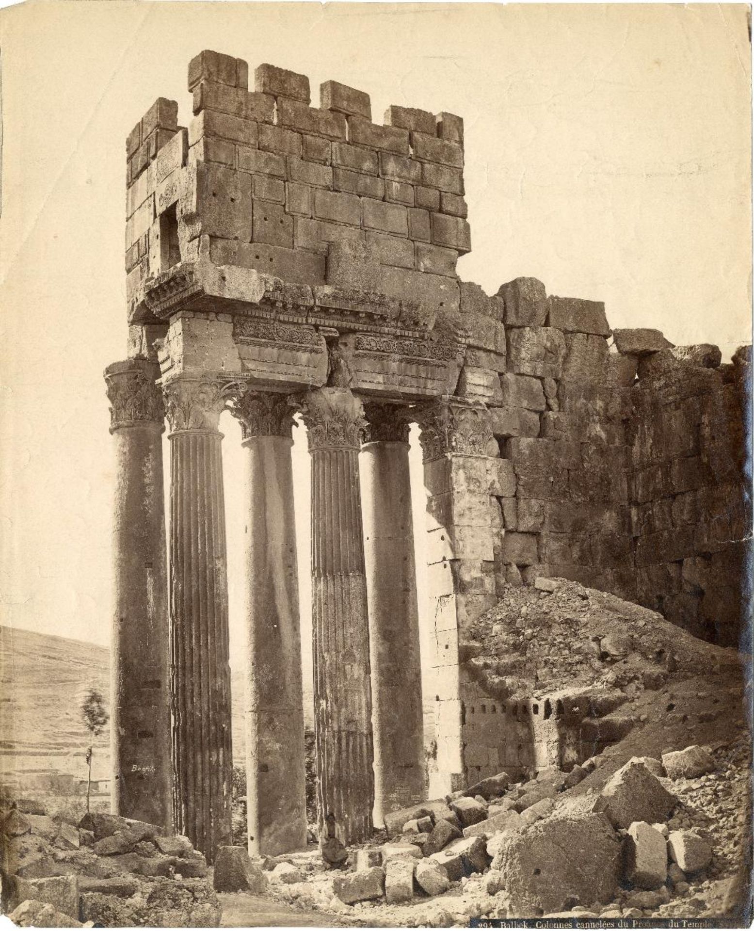 Félix BONFILS (1831-1885) et Dimitri TARAZI (att.)Beyrouth, Baalbek, le Temple de Jupiter, village - Image 3 of 4