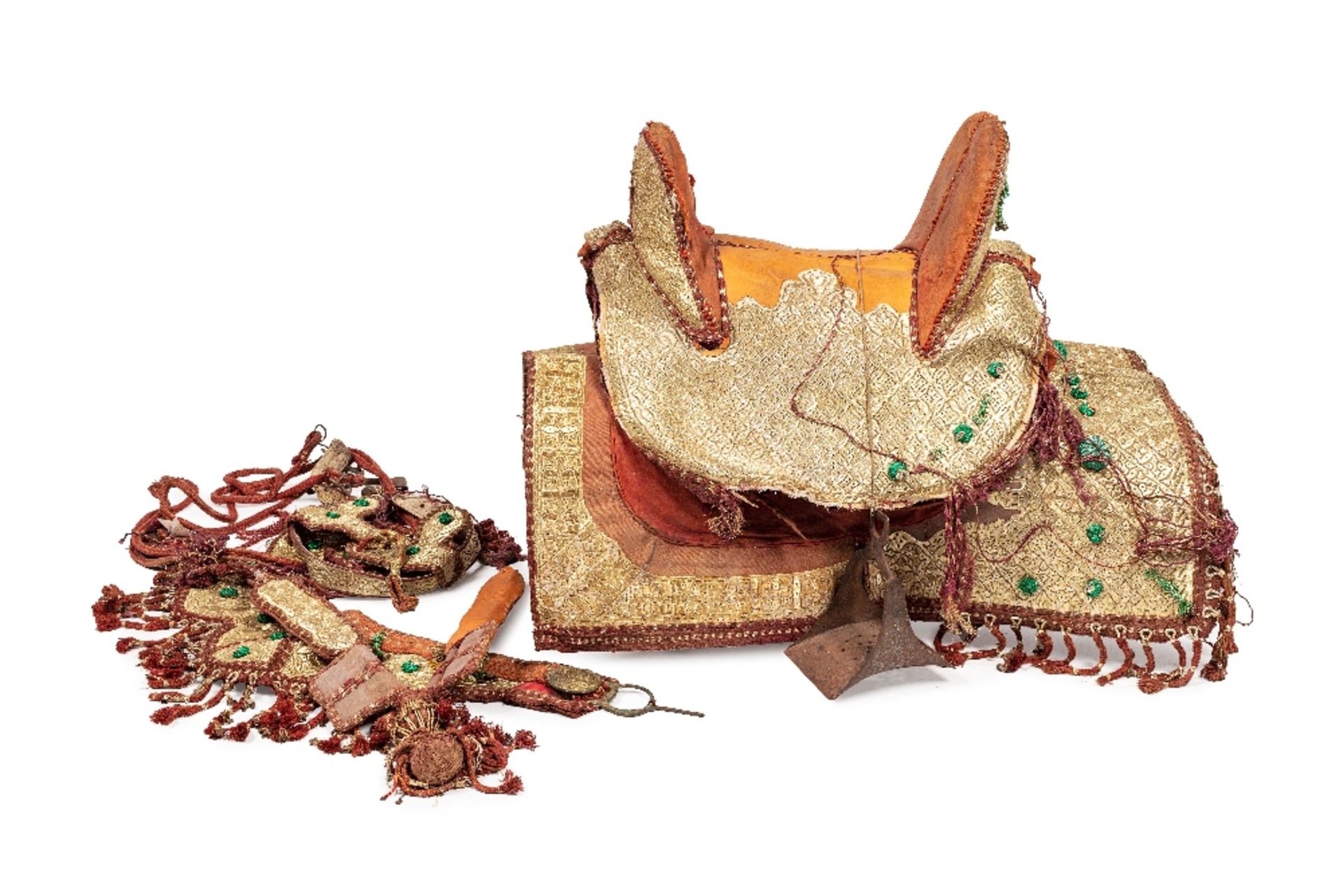 Selle d’apparat - SERDJNord du MarocEn cuir, fils de soie et dorés. Siège entre le troussequin et le