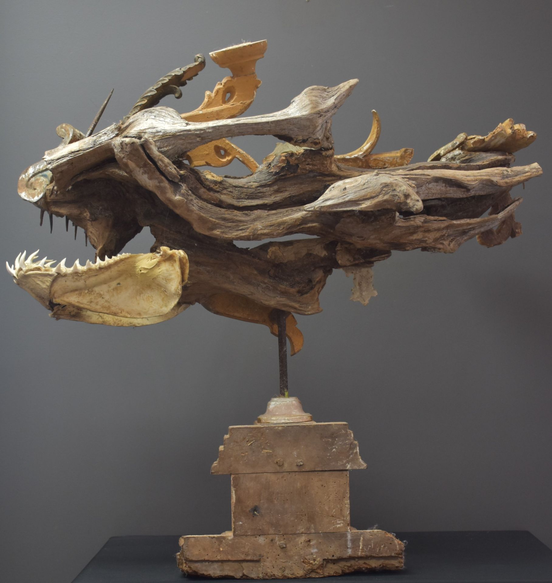 Sea dragon. Composition XXth century made of carved, gilded and patinated wood elements of the XVIII - Image 5 of 5