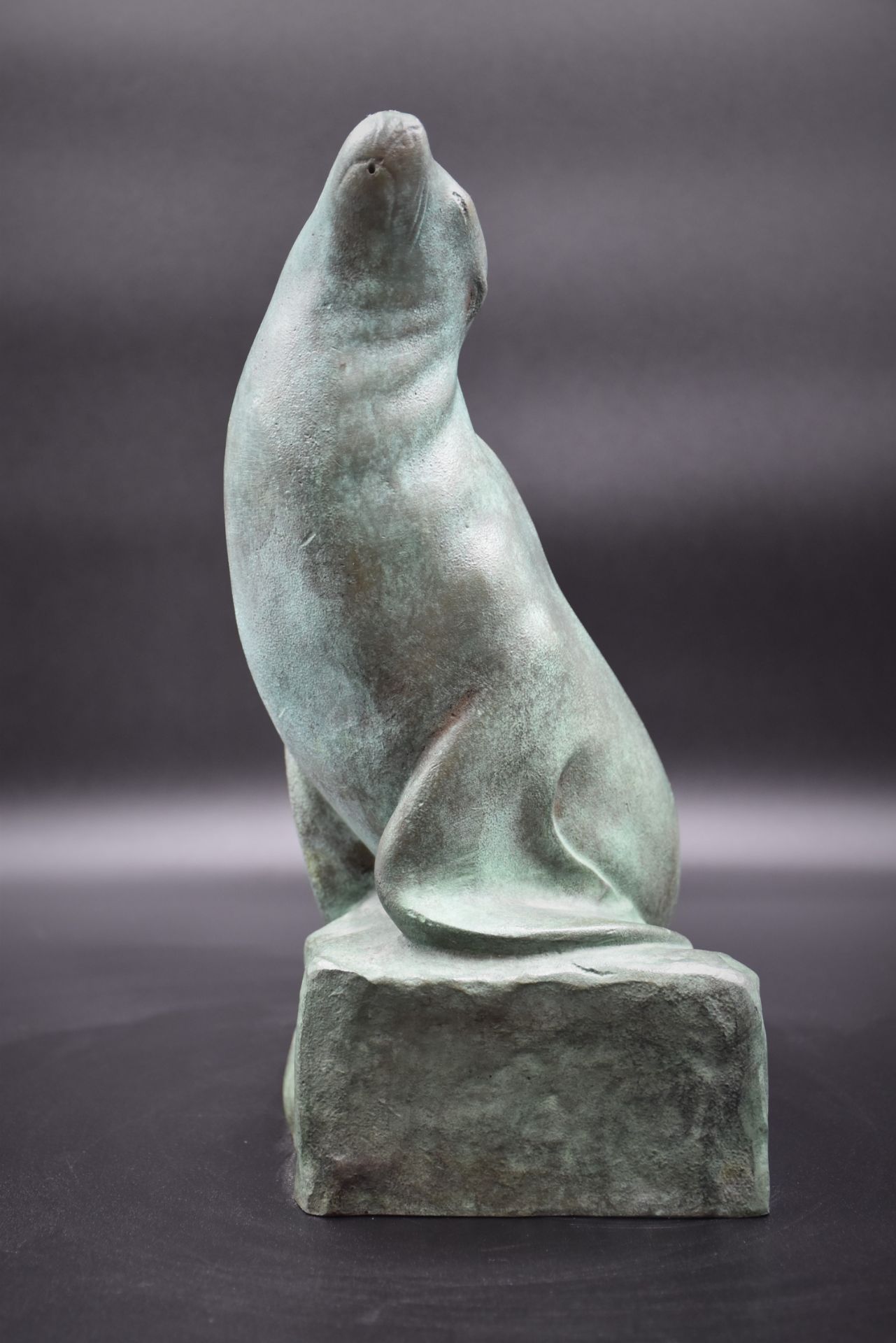 Gabriel René LACROIX (1894-1963) Bronze sea lion with green patina, sand cast. Making original fount - Bild 2 aus 5
