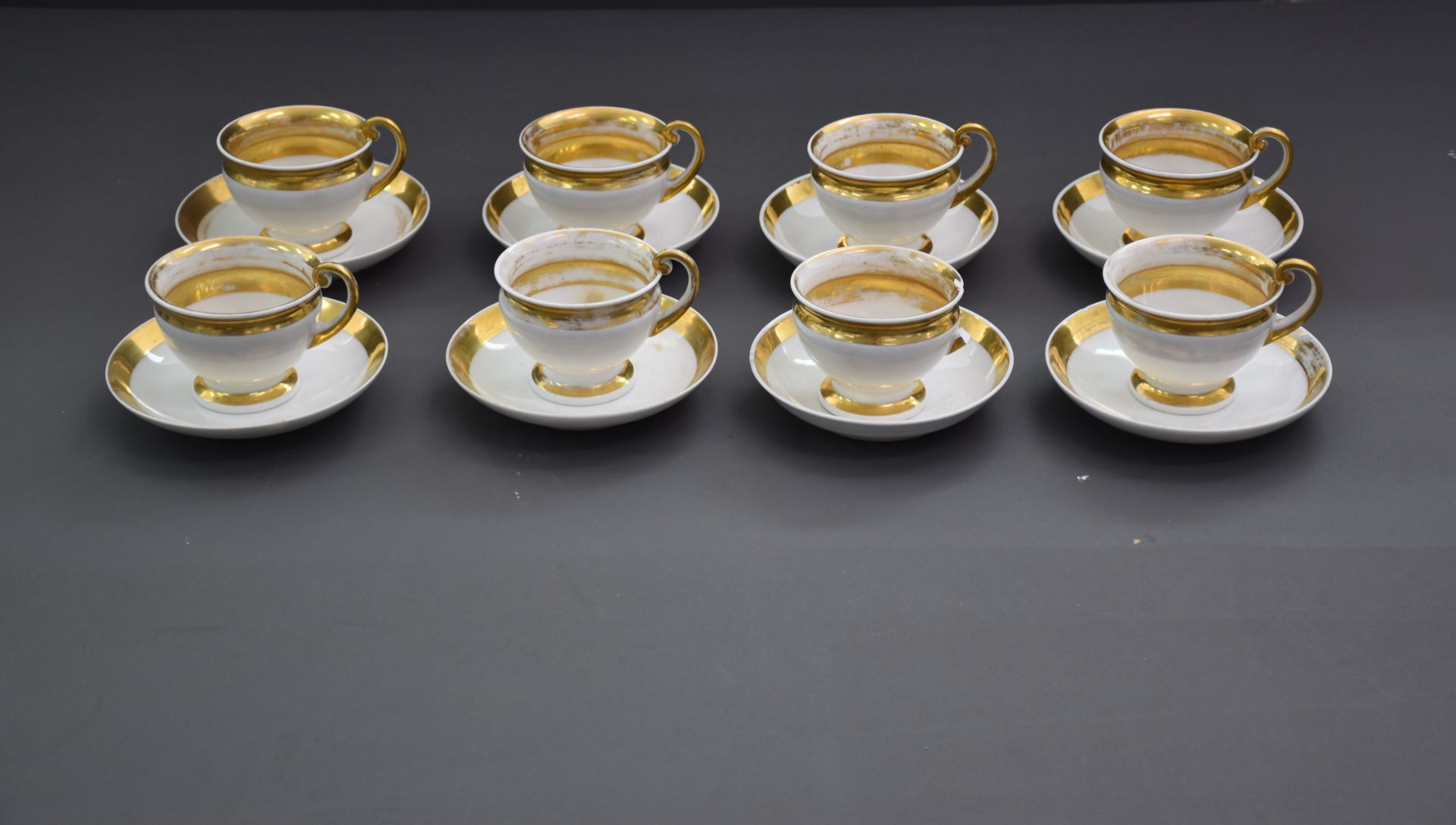 Part of a coffee service in Brussels porcelain with golden edges. Empire style. Composed of a coffee - Bild 3 aus 10