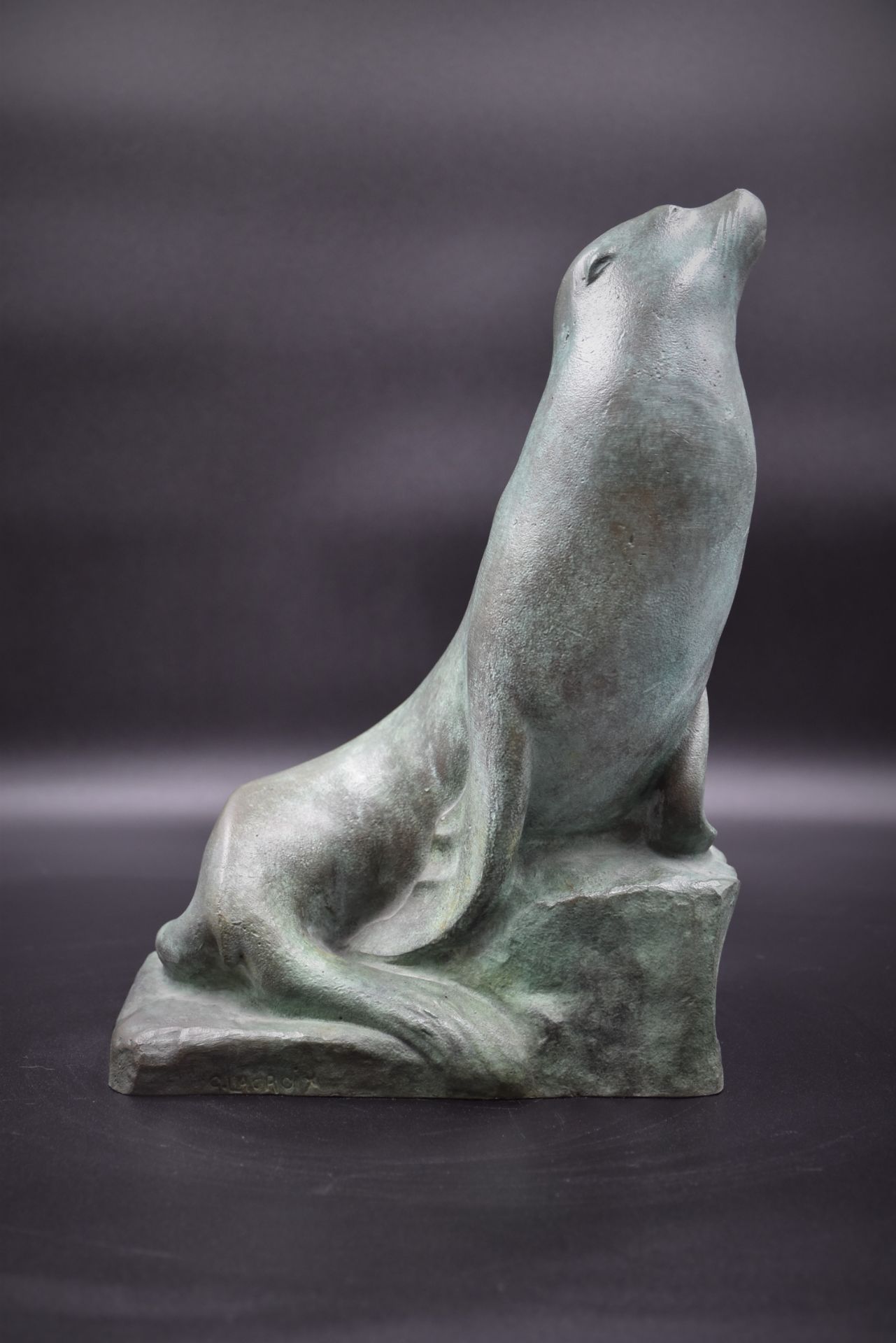Gabriel René LACROIX (1894-1963) Bronze sea lion with green patina, sand cast. Making original fount