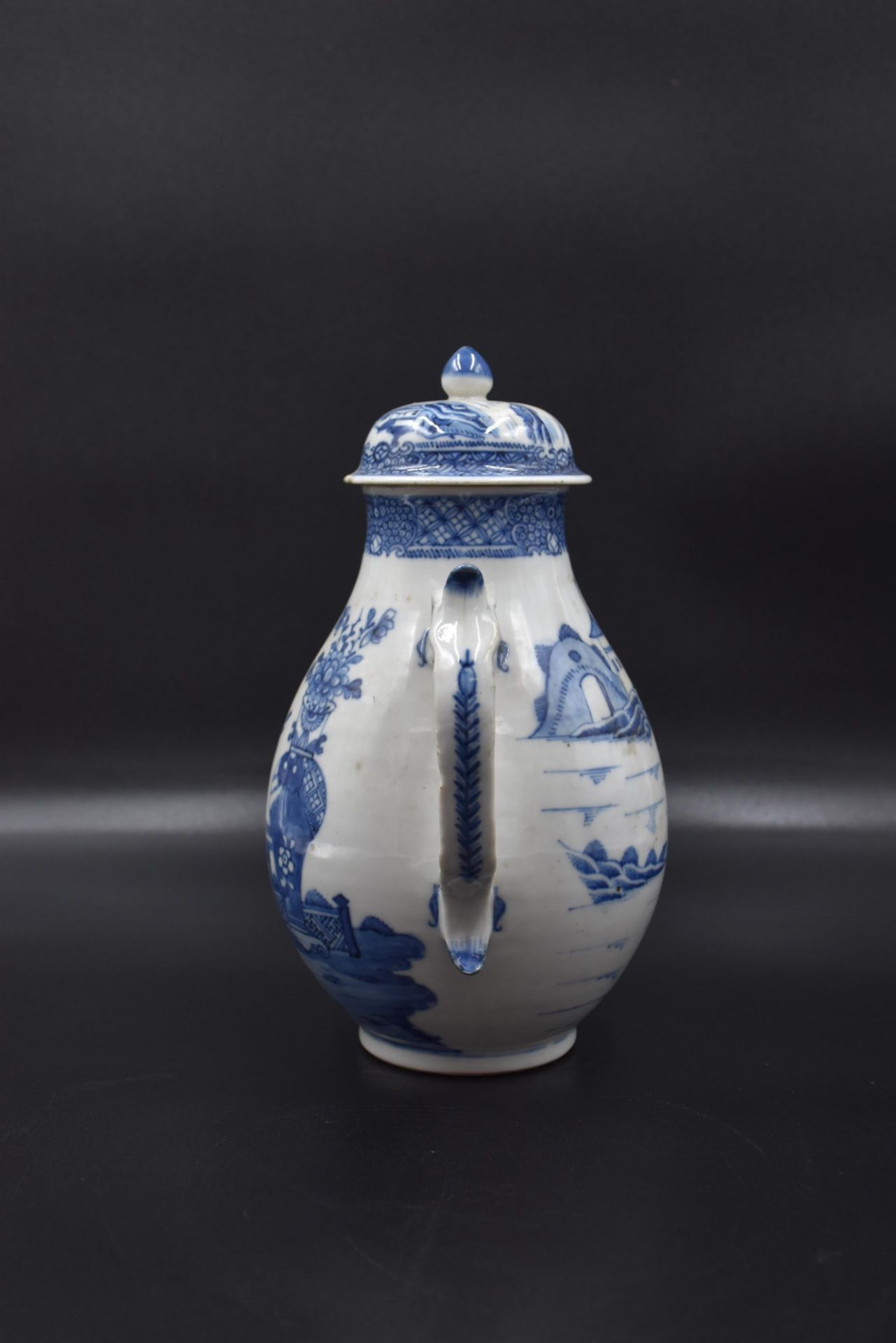 18th century Chinese porcelain coffee pot with white/blue pagoda decoration. Height : 23 cm. - Bild 2 aus 5