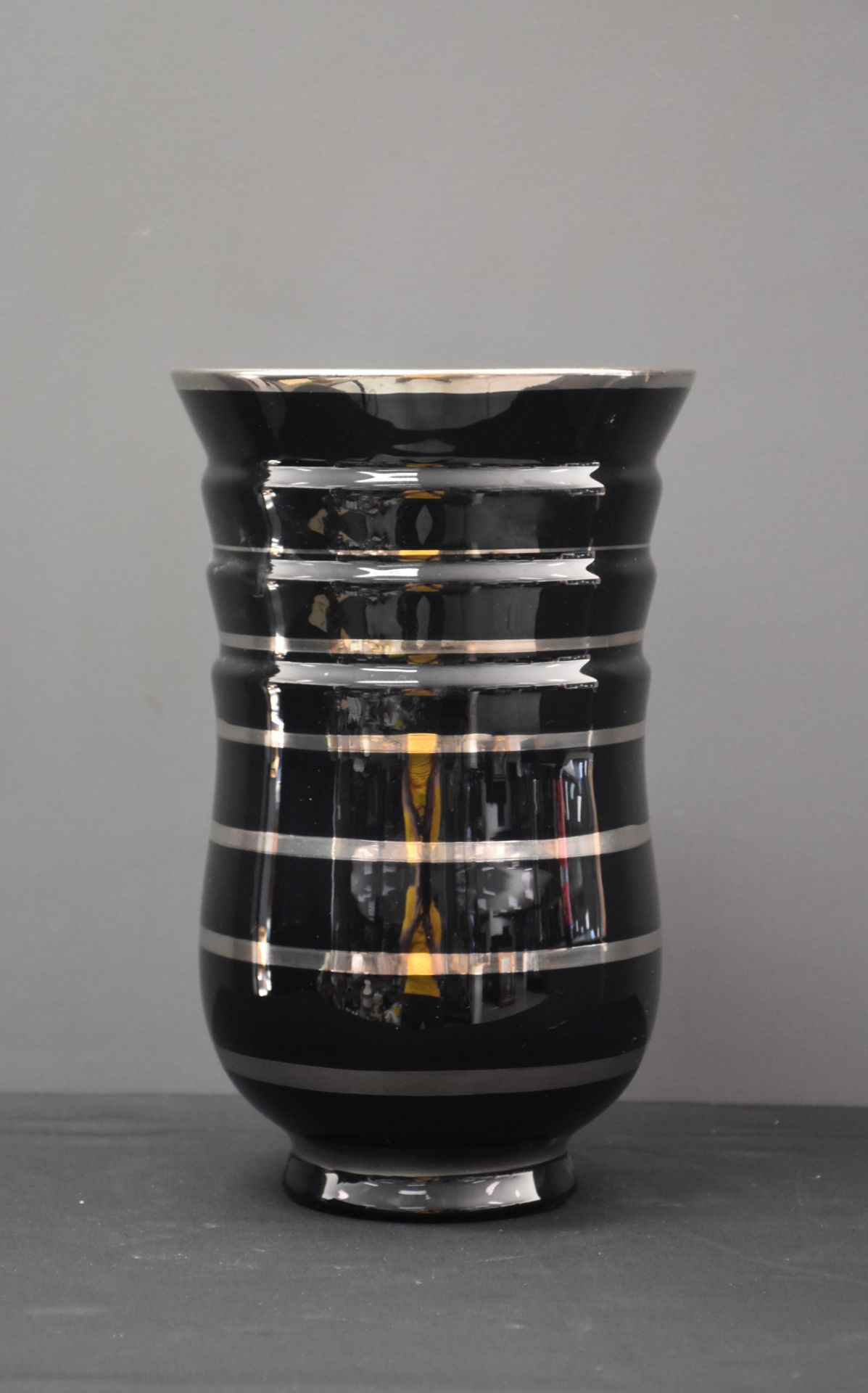 Boch Keramis vase with minimalist decoration of horizontal bands on a black background. Height : 27 