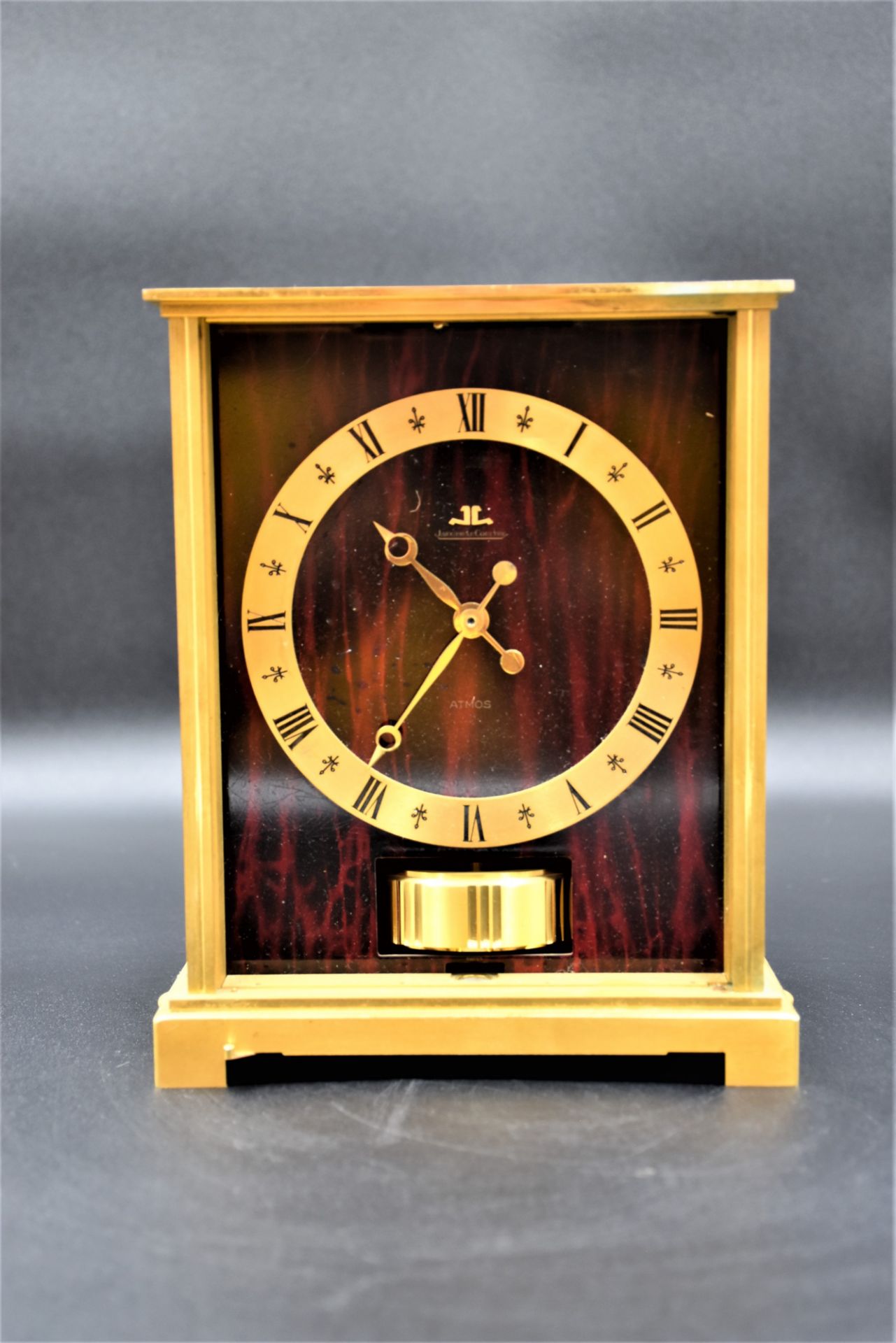 Jaeger Lecoultre Atmos type clock. Missing glass. Height: 22 cm.