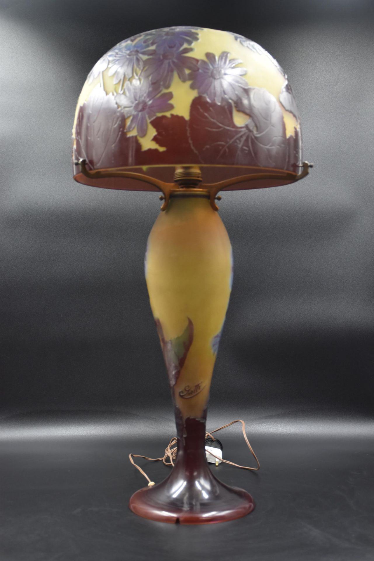 Emile GALLÉ (1846-1904). Mushroom lamp with an art nouveau floral decoration, acid-etched. An incide - Image 3 of 5