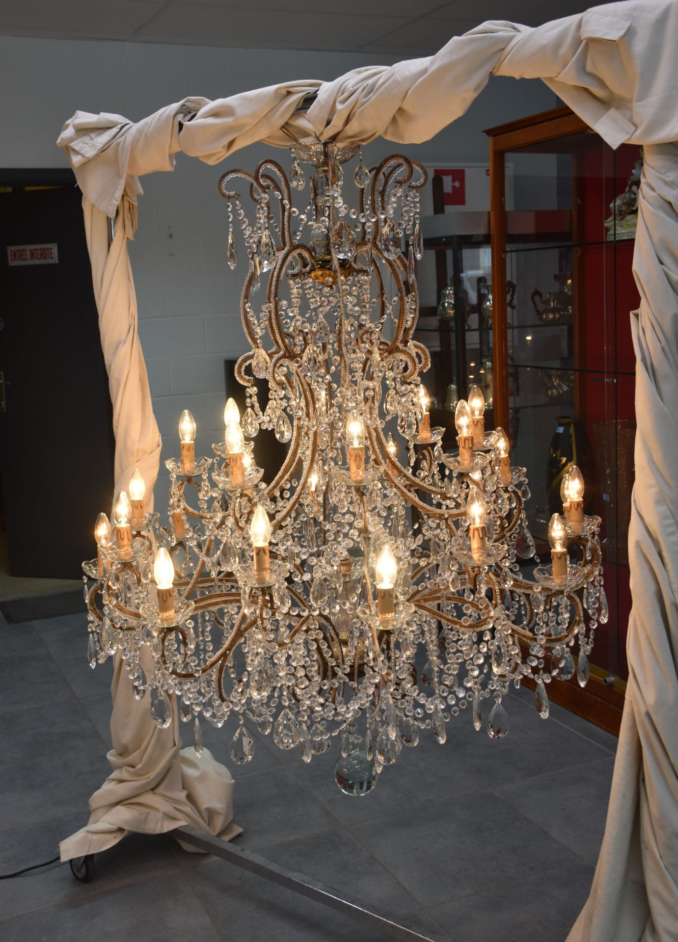 Exceptional pair of Italian romantic baroque type lights with 24 sconces circa 1960 from the famous  - Bild 3 aus 5