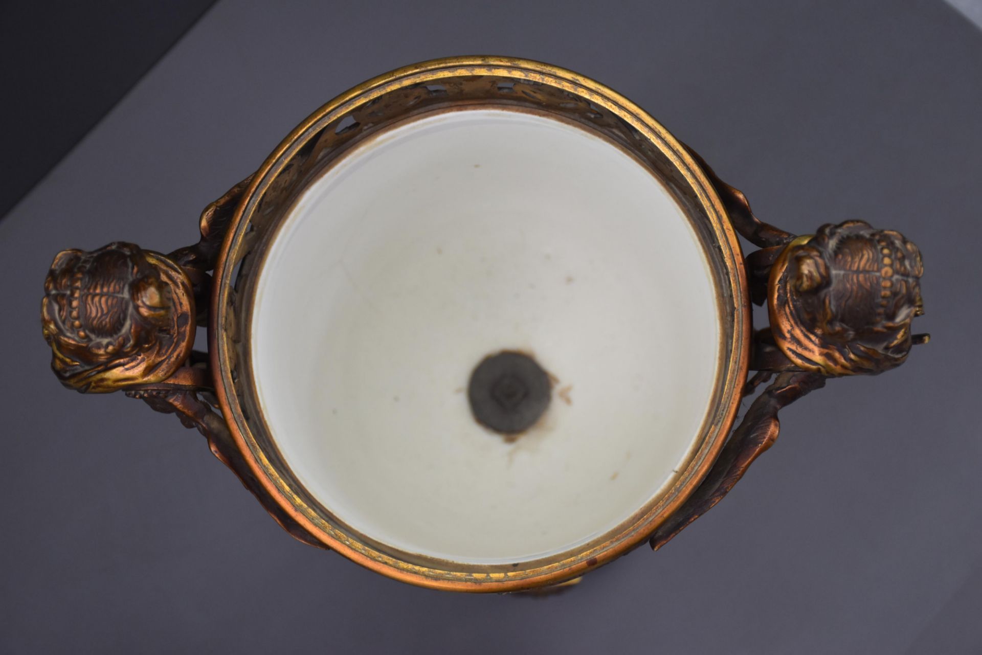 Impressive French porcelain set in the Sèvres style richly decorated with bronzes. In the Napoleon I - Image 25 of 27
